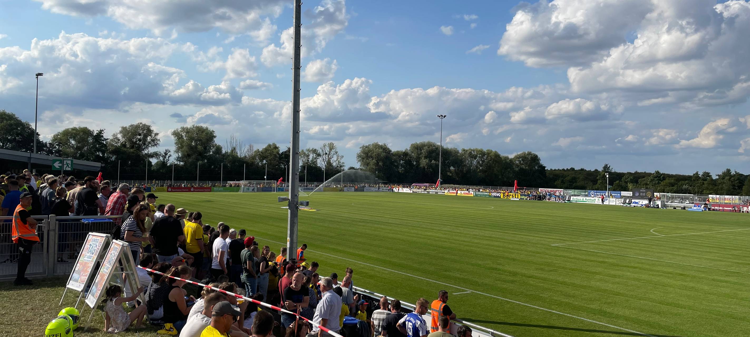 Gute Stimmung bei BVB-Testspiel gegen Westfalia Rhynern in Hamm