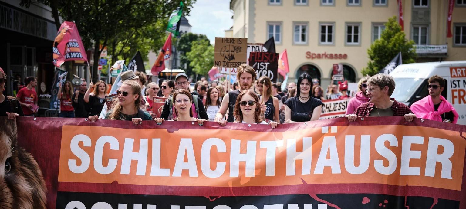 160 Aktivisten gehen in Hamm für Tierrechte auf die Straße