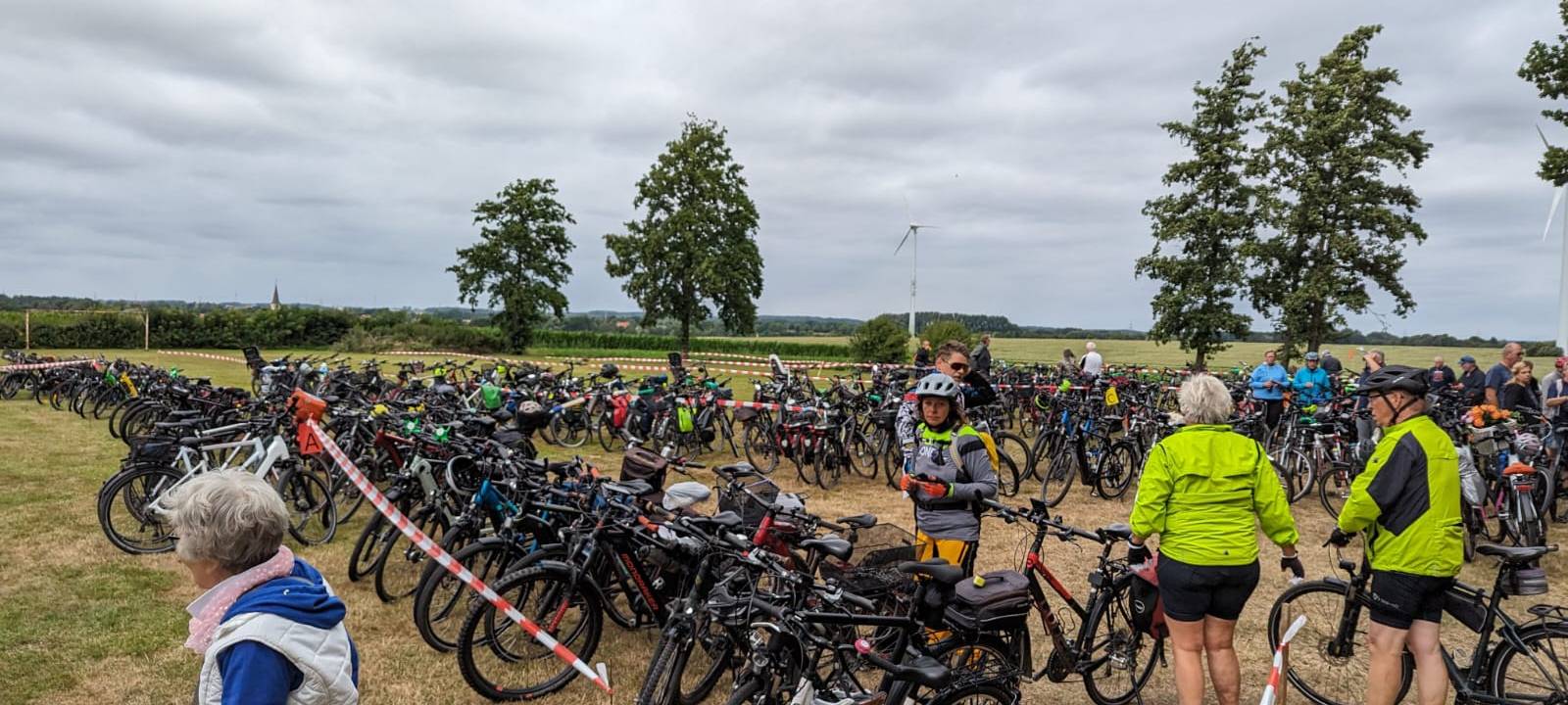 Tausende Radfahrer beim Sattelfest zwischen Hamm und Soest