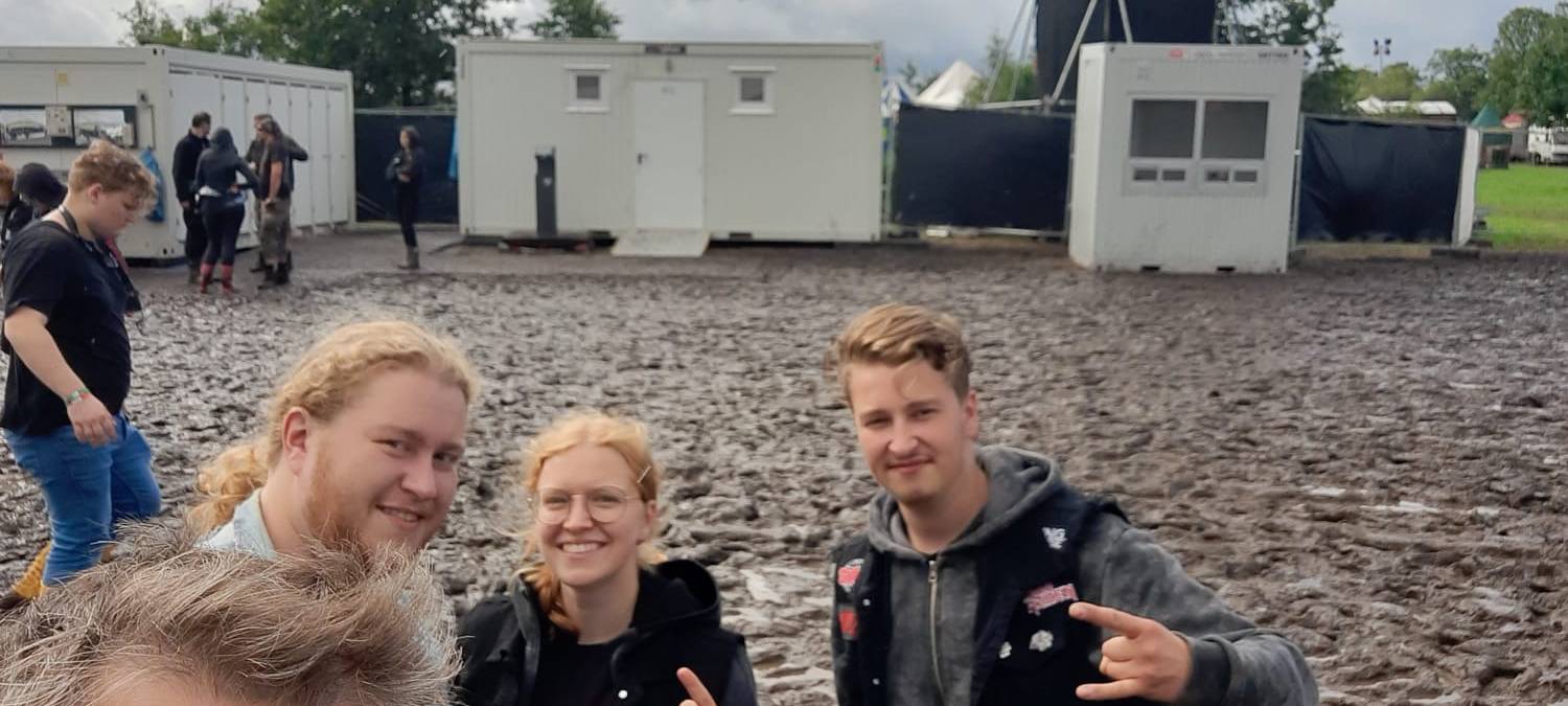 Metal-Fanclub aus Hamm feiert trotz Regen auf dem Wacken Open Air