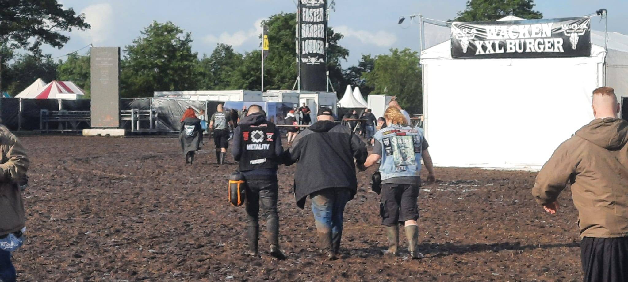 Metal-Fanclub aus Hamm feiert trotz Regen auf dem Wacken Open Air