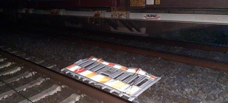 Absperrgitter auf Gleisen