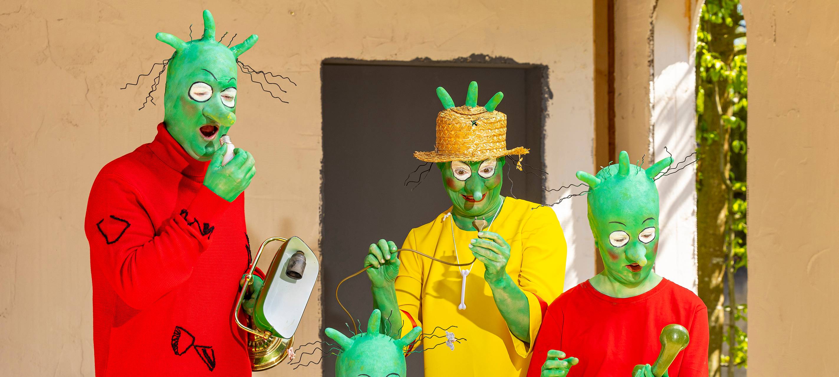 Kids sammeln Müll mit den "Olchis"