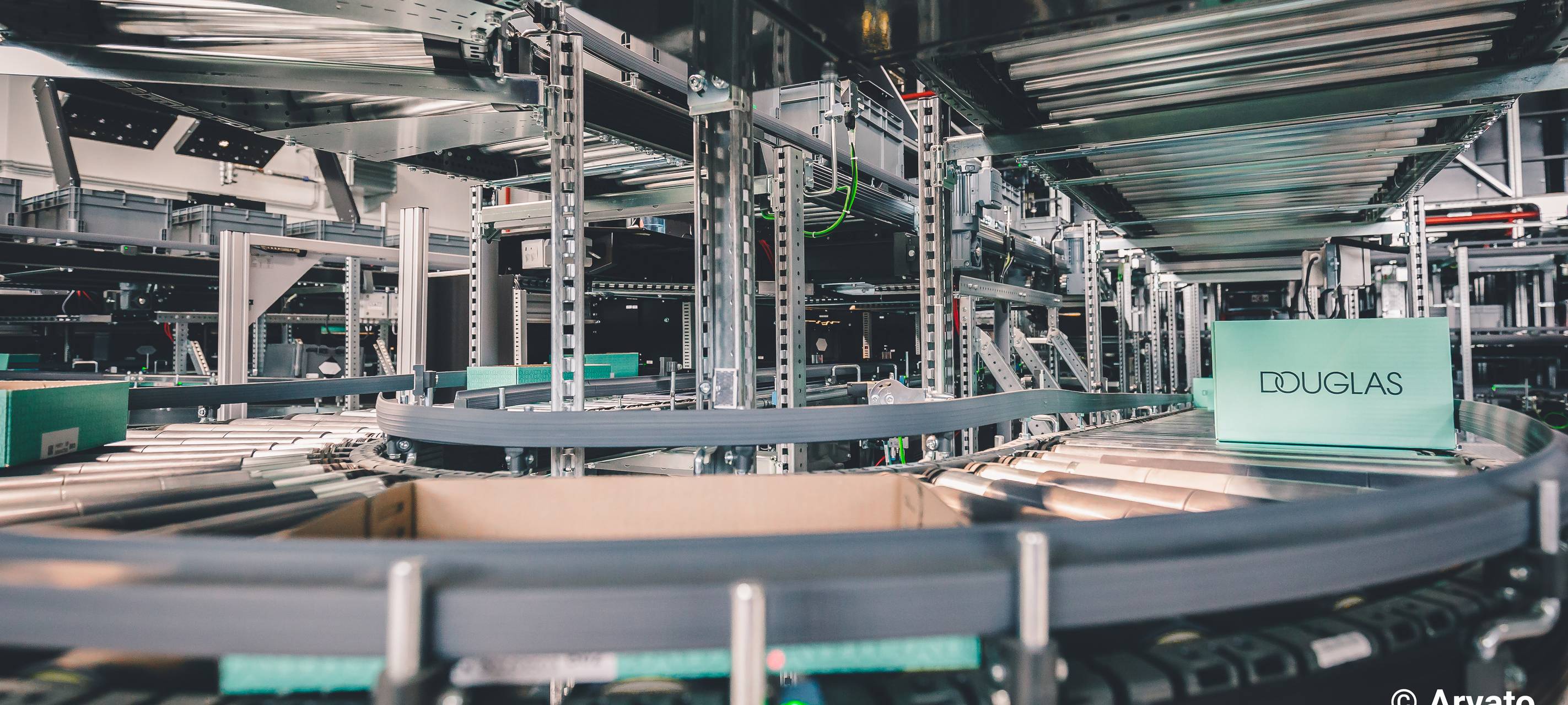 Neues Logistikzentrum von Douglas und Arvato in Hamm-Uentrop in Betrieb