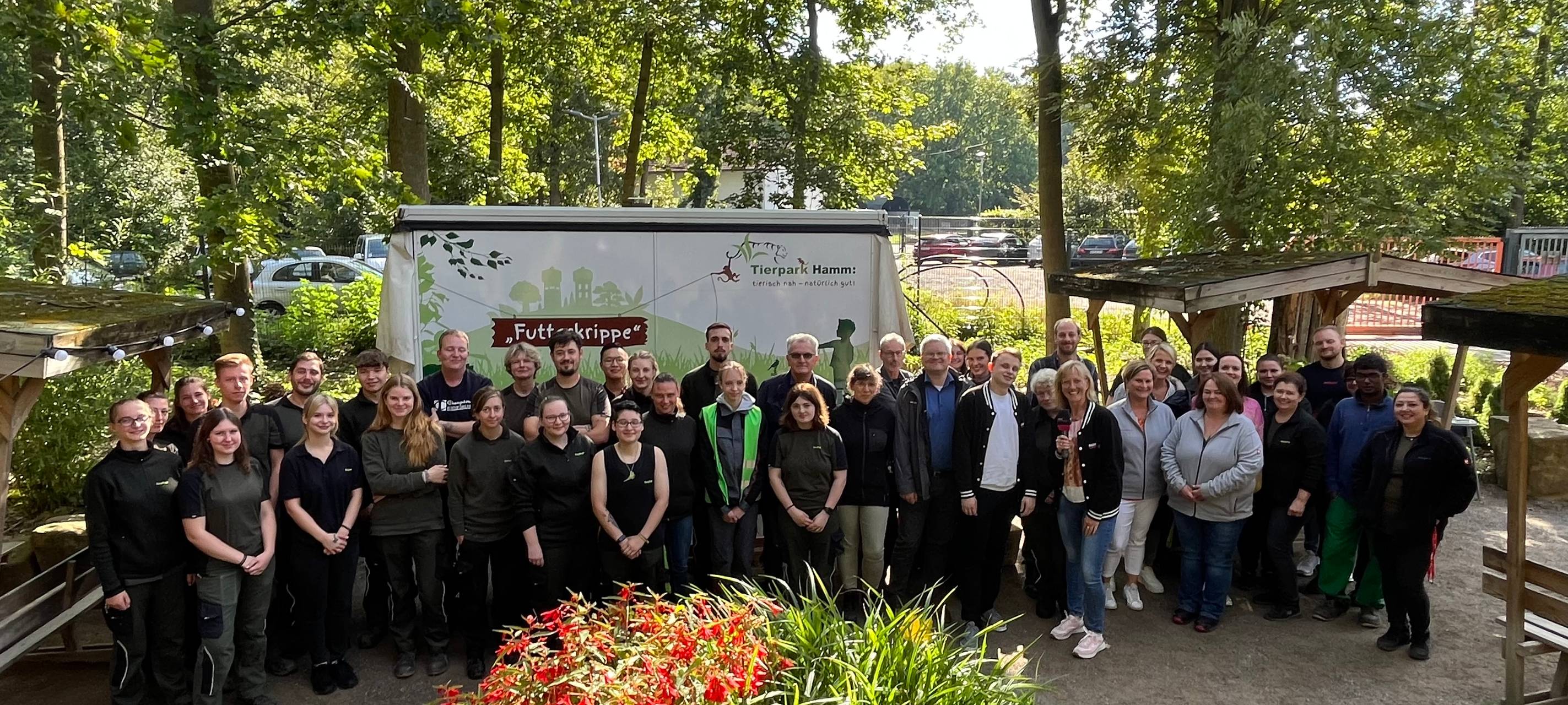 Die gesamte Belegschaft des Hammer Tierparks freut sich über das XXL-Frühstück.