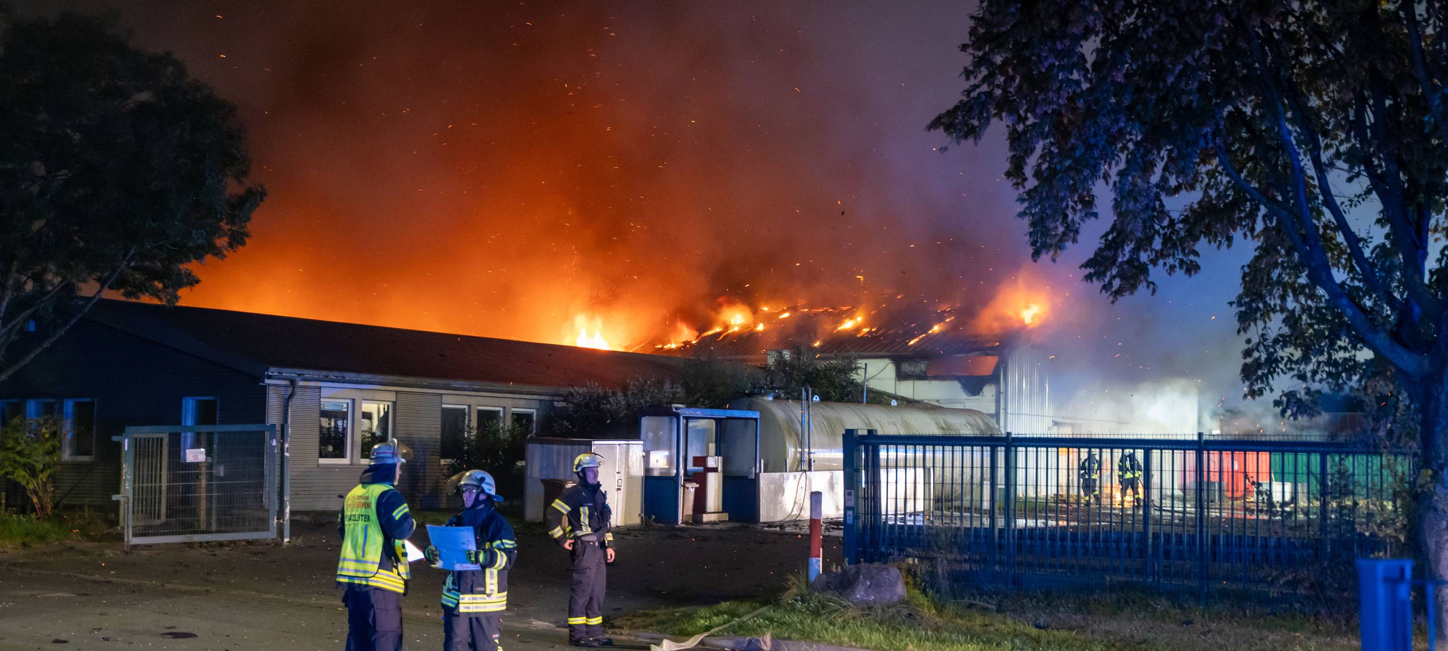 Nach Großbrand: Produktionshalle in Hamm-Mitte zerstört