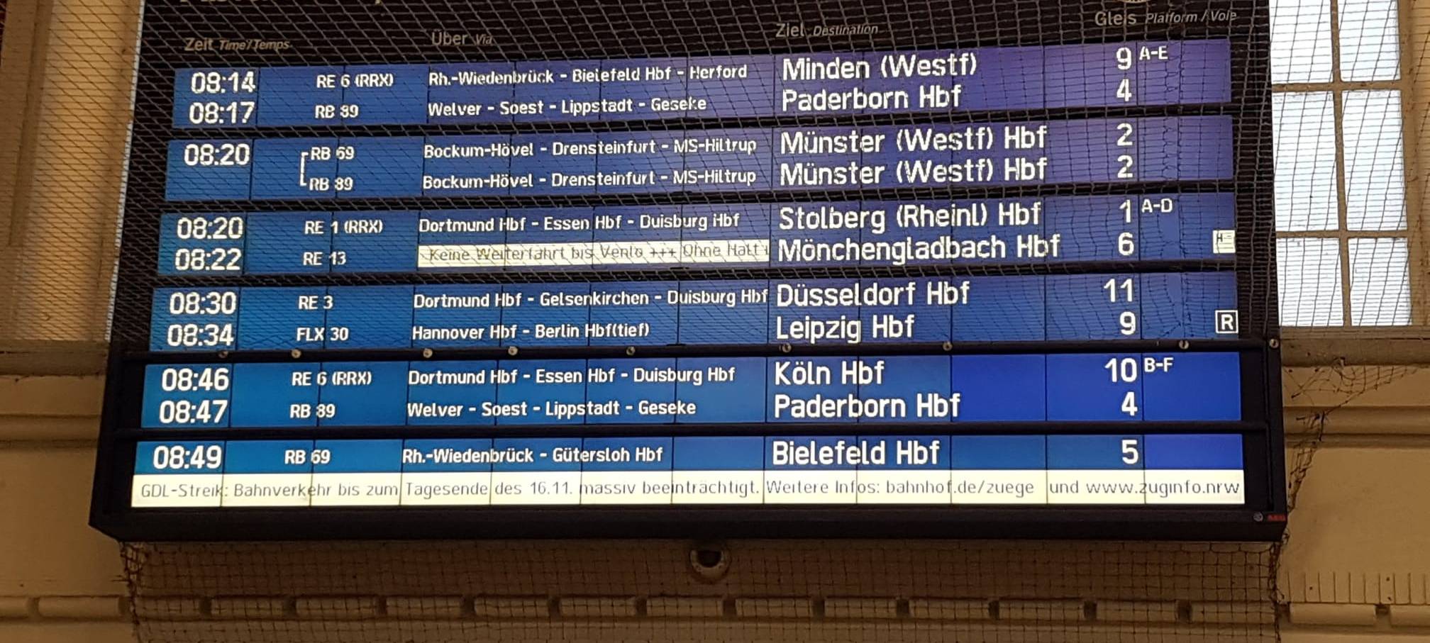 Abfahrtstafel Hauptbahnhof Hamm