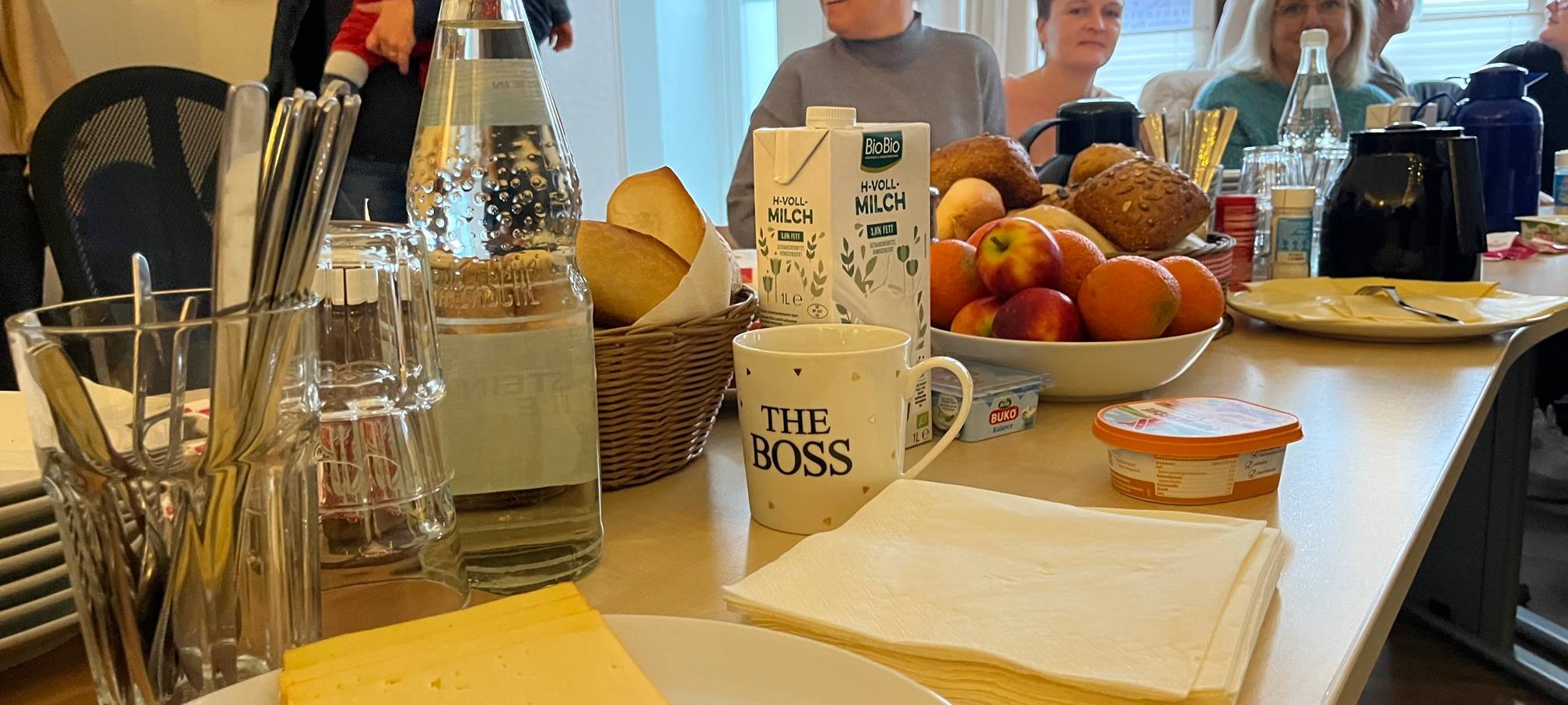 Die Lippewelle Brötchenbringer besuchen das Team PFLEGEleicht in Hamm-Ostwennemar