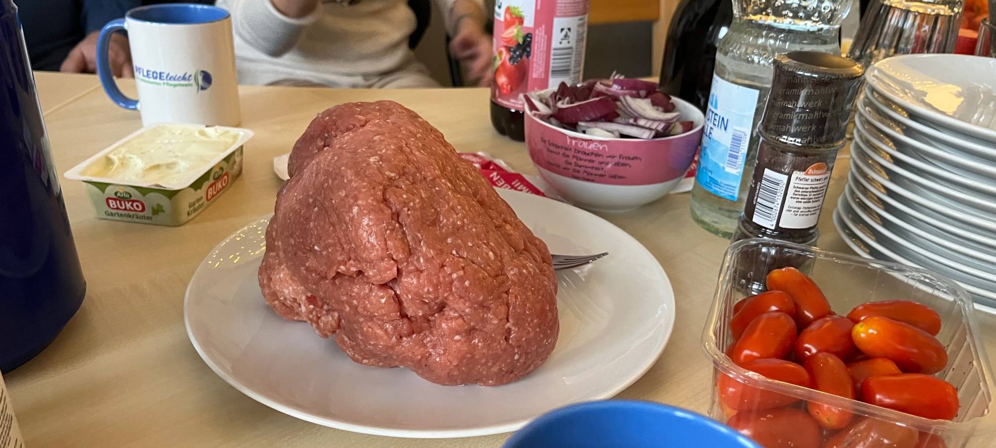 Die Lippewelle Brötchenbringer besuchen das Team PFLEGEleicht in Hamm-Ostwennemar