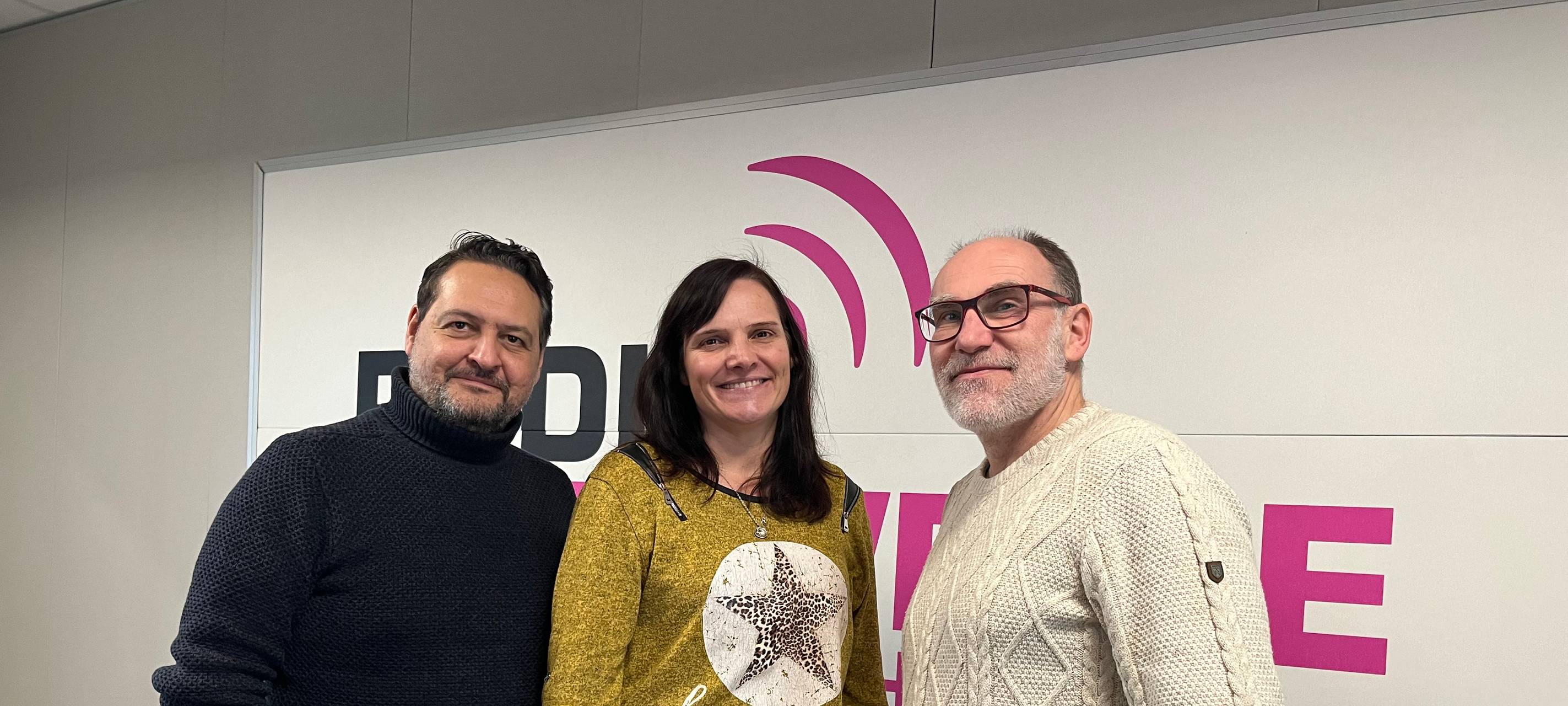 Sie sind stolz auf ihre Spende für Lichtblicke: Hakan Filler, Monique Winrich und Olaf Ehrich vom Stadtteilzentrum Alte Schule Werries.