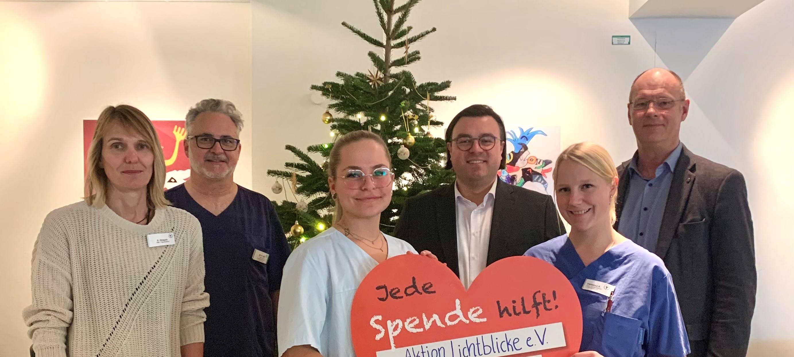 Die St. Barbara Klinik Hamm hat auf Weihnachtskarten verzichtet und das Geld an Lichtblicke gespendet.