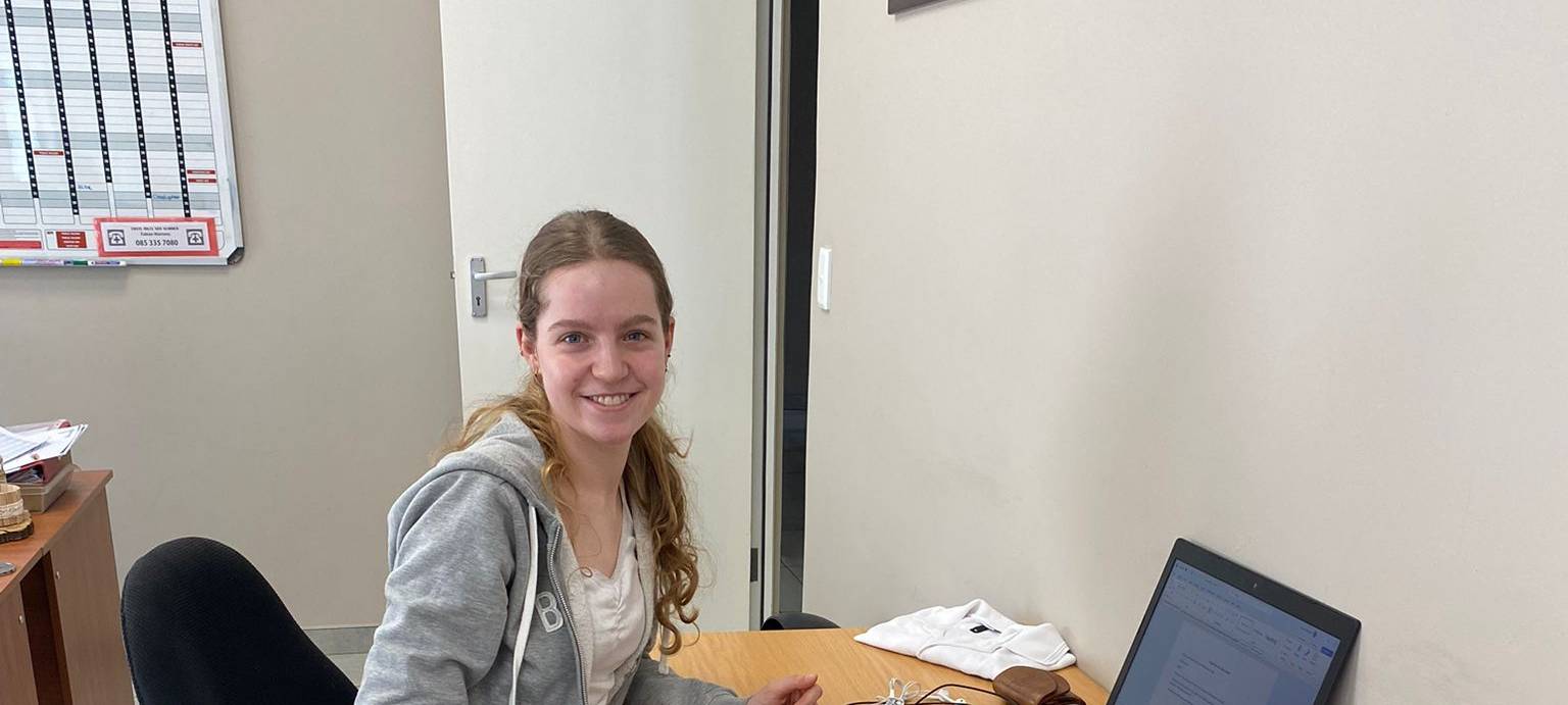 Elli während ihres Praktikums in Namibia.