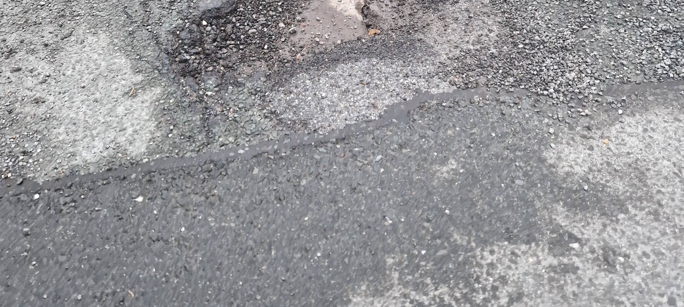 Straßenbegeher suchen nach kaputten Straßen in Hamm