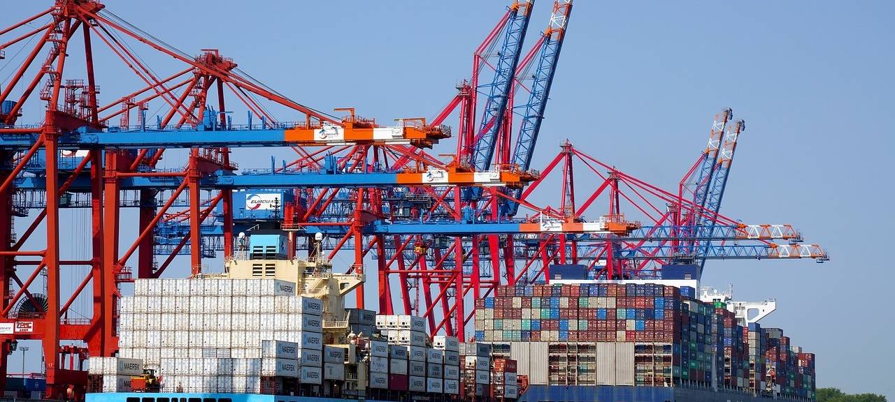 Symbolbild Hafen Containerschiff