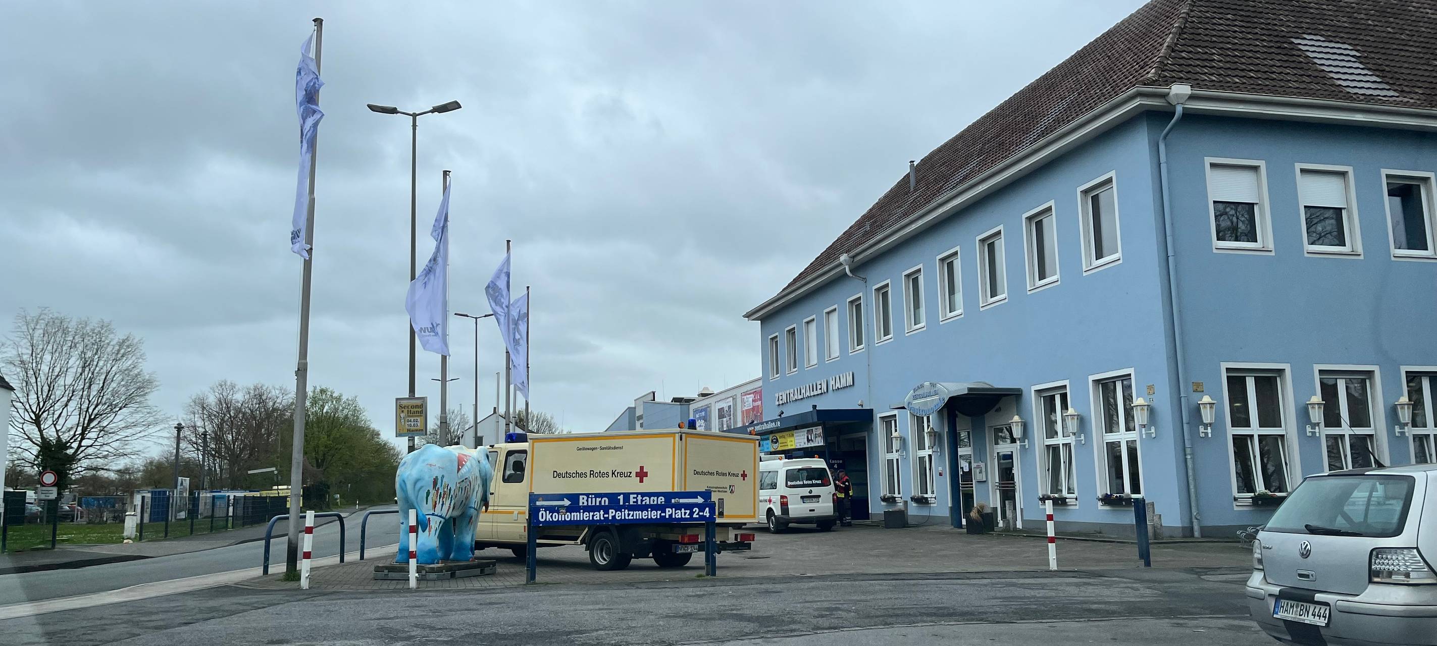 Für alle, die ihre Häuser verlassen mussten, steht der Sitzungssaal der Zentralhallen als Betreuungsstelle zur Verfügung.