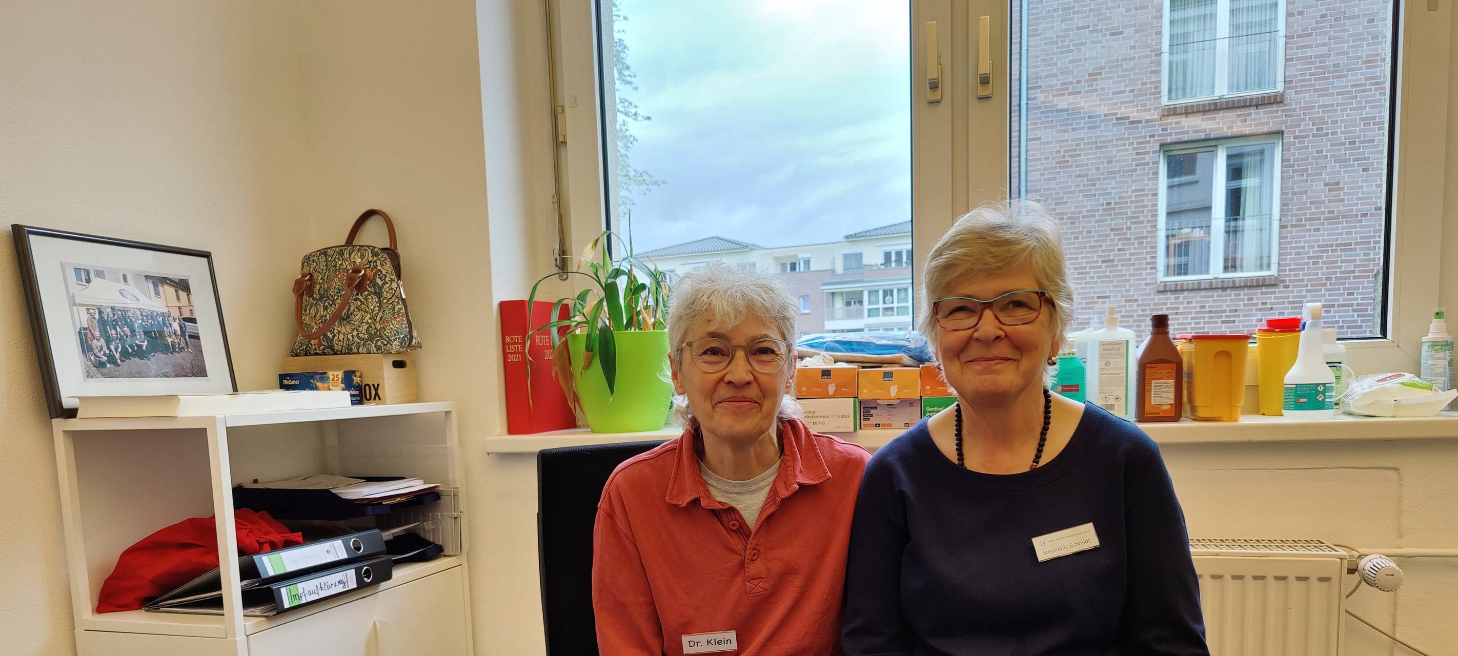 Sie versorgen wohnungslose Menschen in Hamm: Frau Dr. Klein und Frau Schmidt vom Mobilen Medizinischen Dienst.