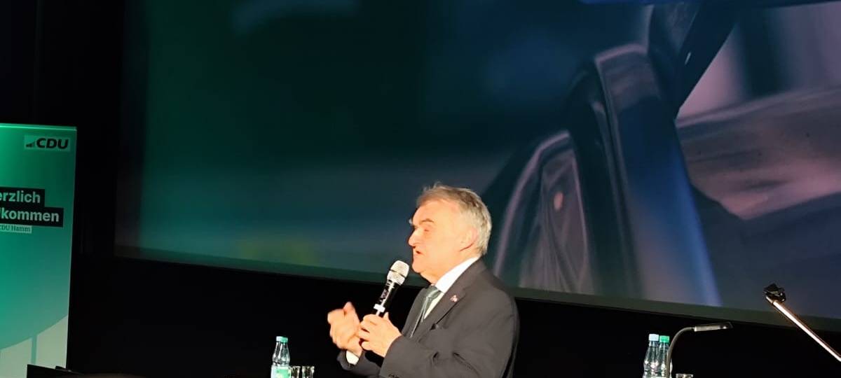 NRW-Innenminister Reul beim Blaulichtgespräch in Hamm