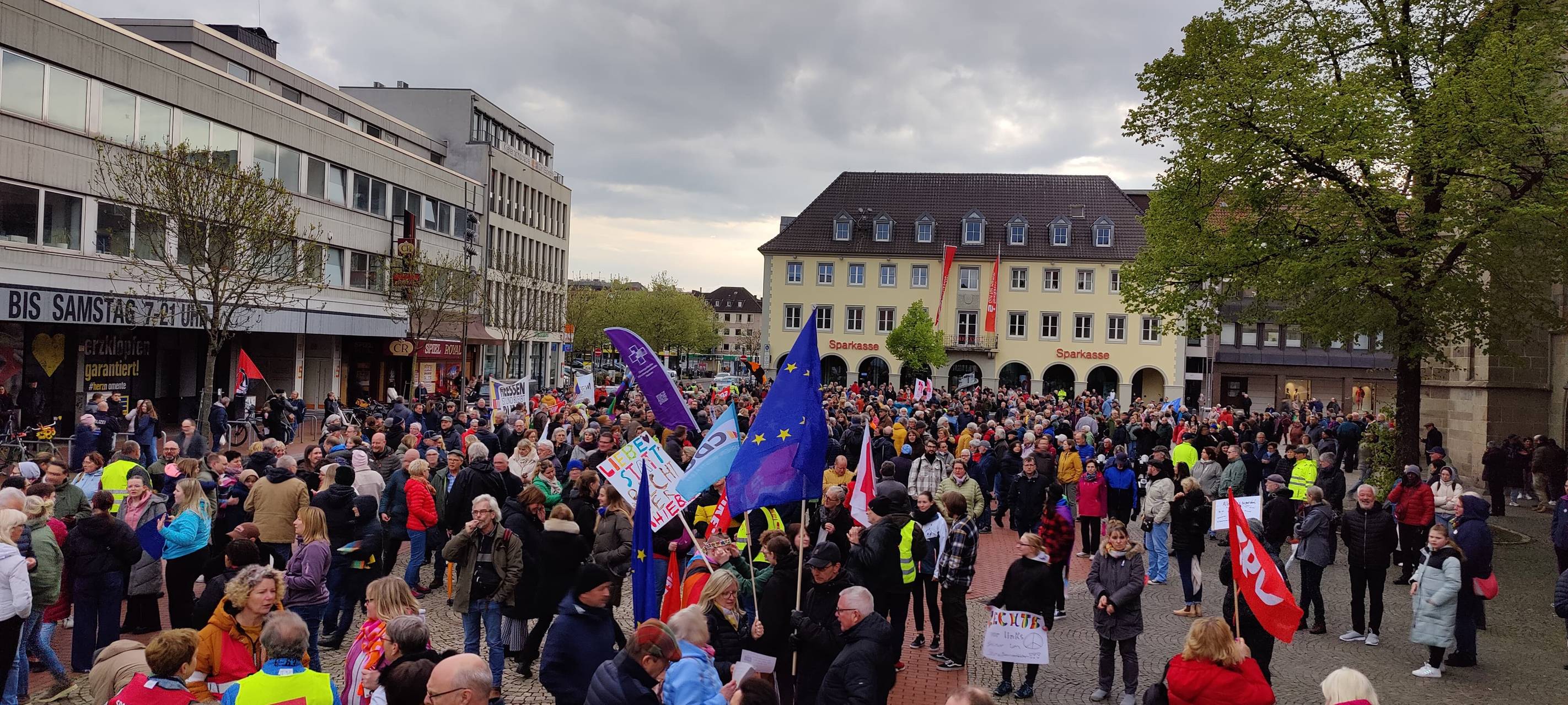 "Bunt statt braun." - Eindrücke von der Demo gegen rechts in Hamm