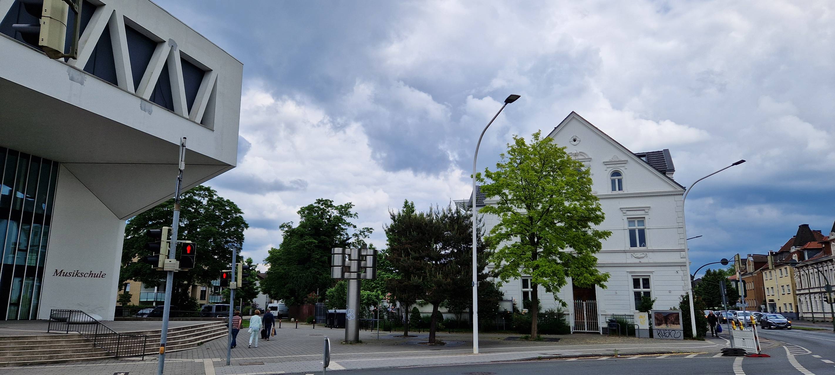 Aktuell ist die Substitutionspraxis noch an der Ostenallee gegenüber der Musikschule.