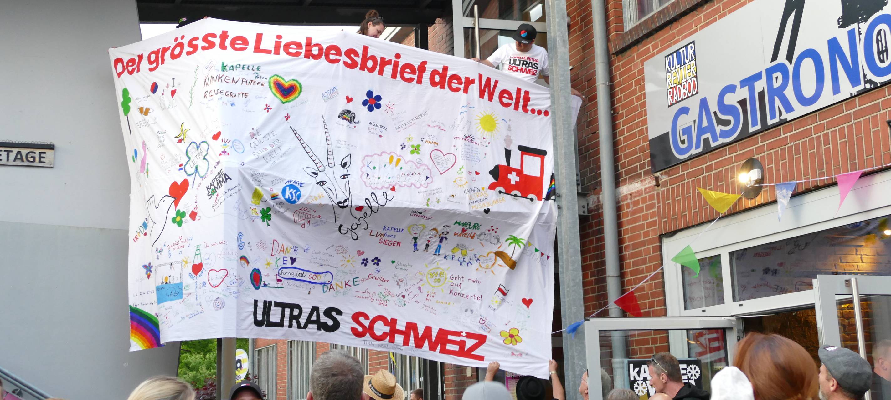 Der "größte Liebesbrief der Welt" für die Kapelle Petra.