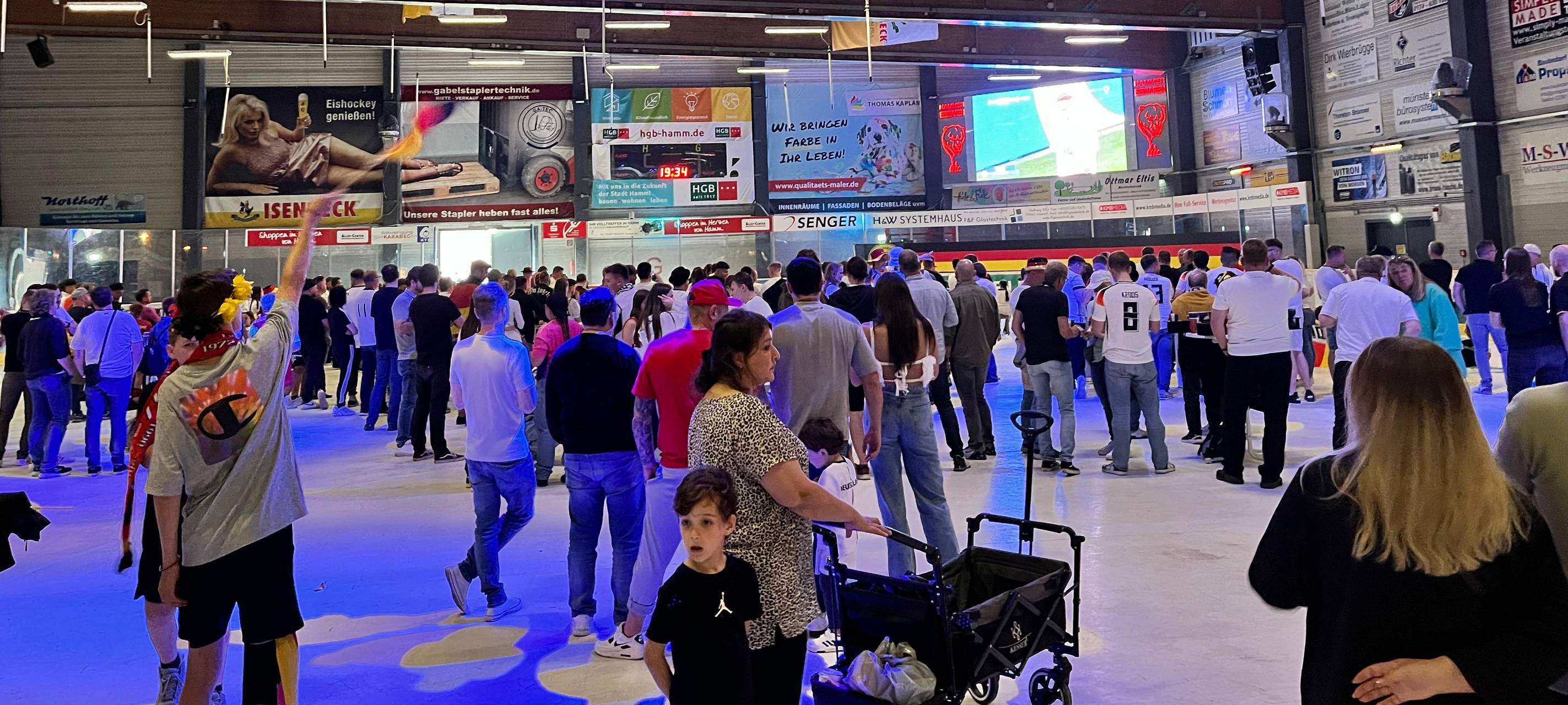 Hamm fiebert mit beim Public Viewing zur EM