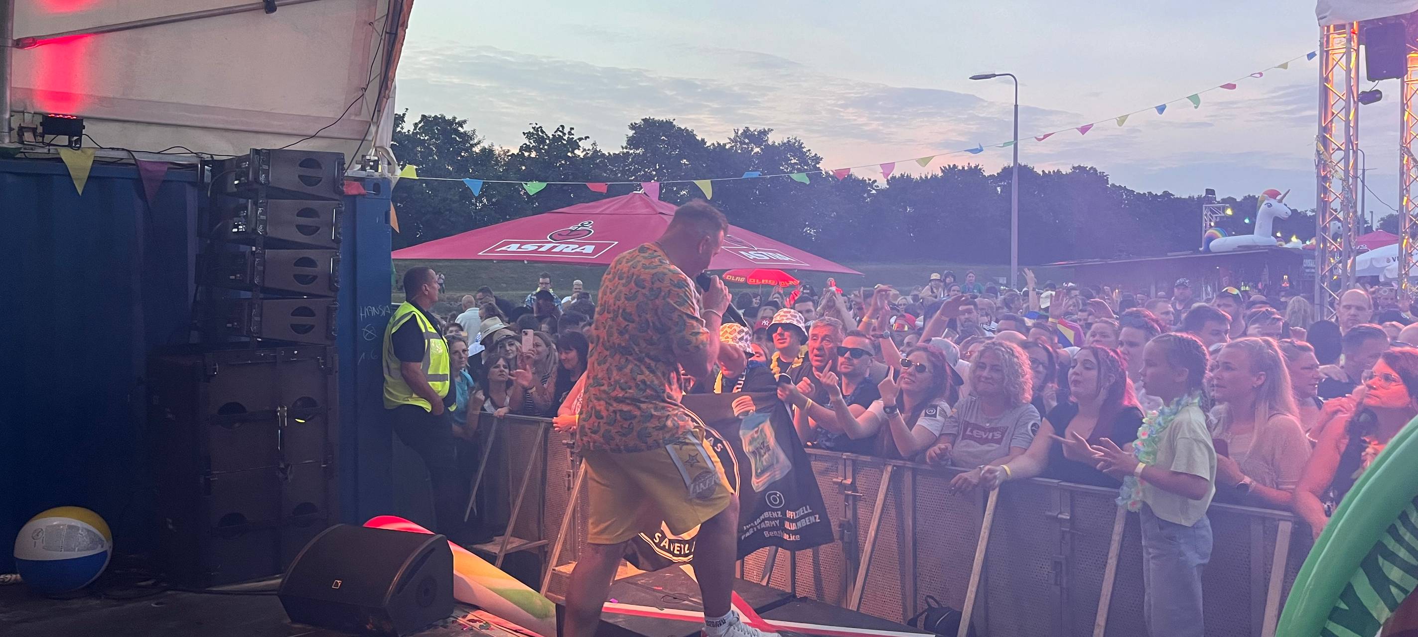 Über tausend Mallorca-Fans feiern "Malle Total 2024" in Hamm