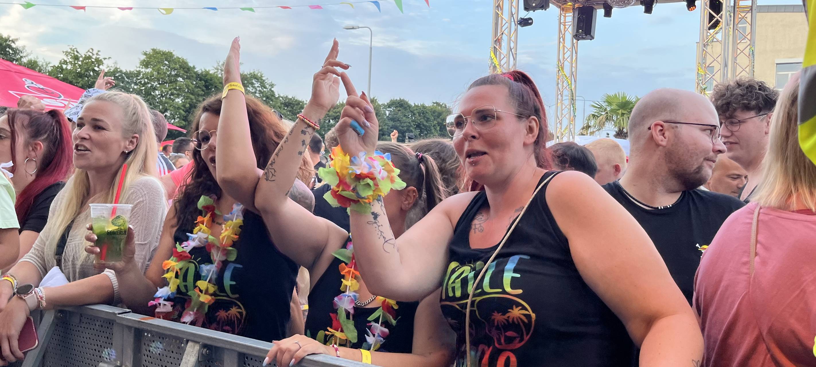 Über tausend Mallorca-Fans feiern "Malle Total 2024" in Hamm