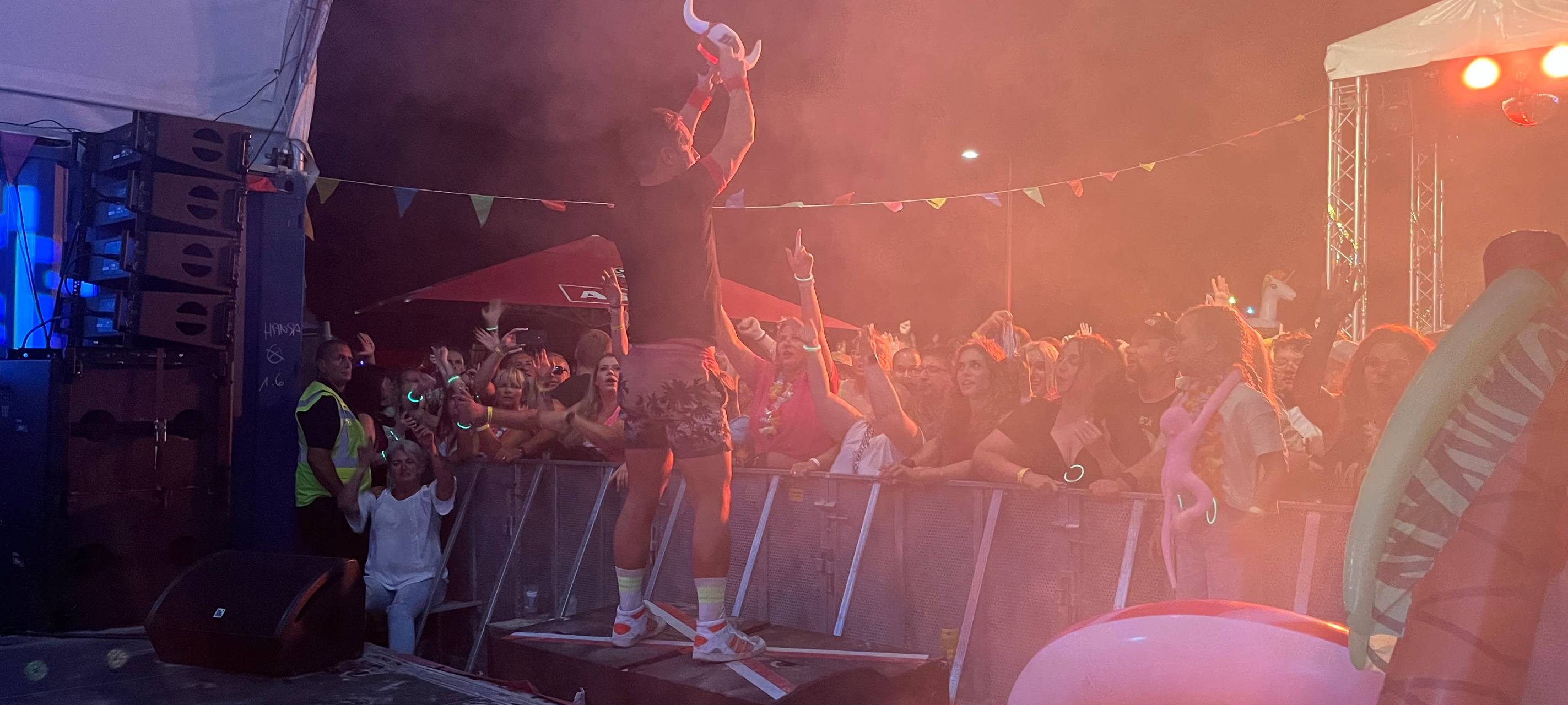 Über tausend Mallorca-Fans feiern "Malle Total 2024" in Hamm