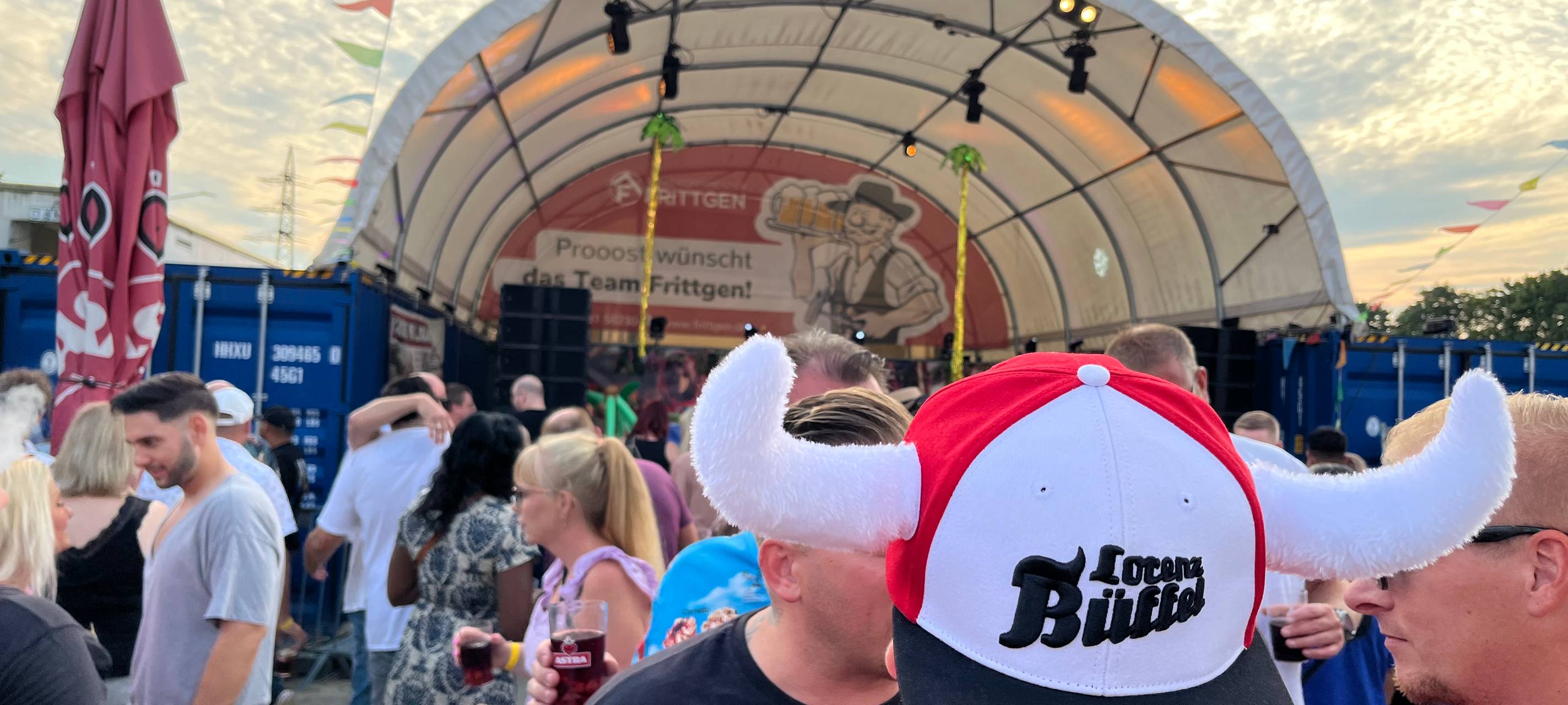 Über tausend Mallorca-Fans feiern "Malle Total 2024" in Hamm