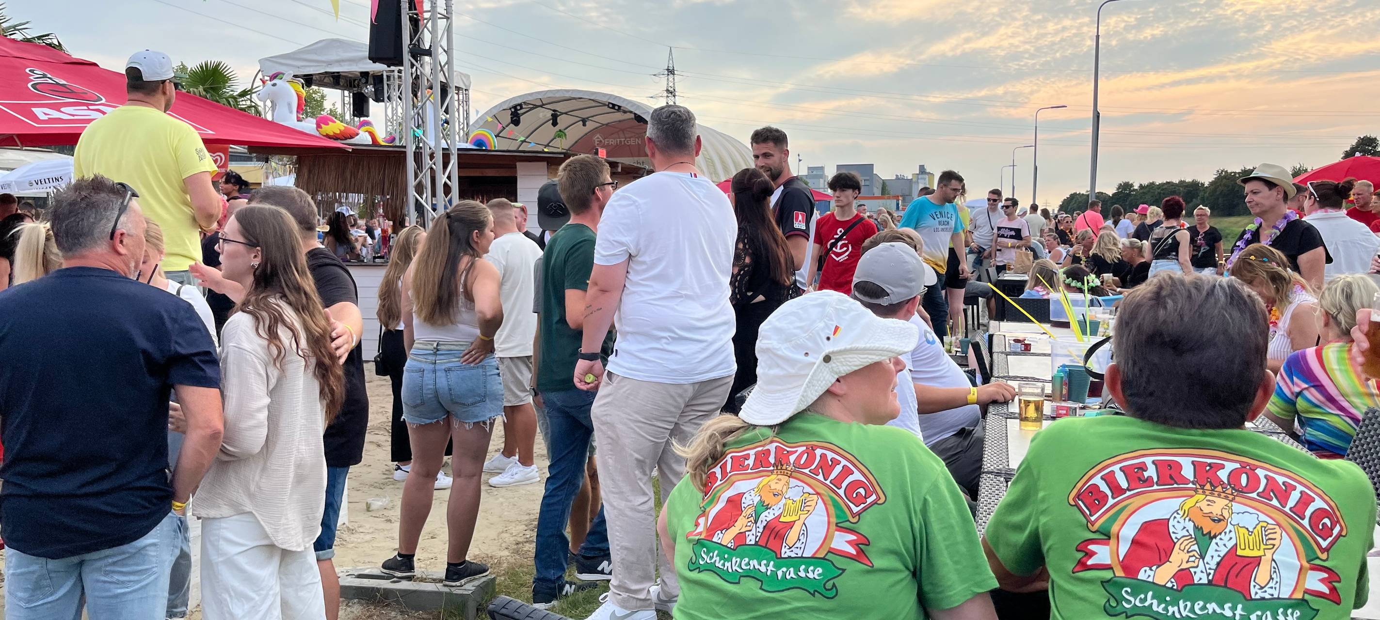 Über tausend Mallorca-Fans feiern "Malle Total 2024" in Hamm