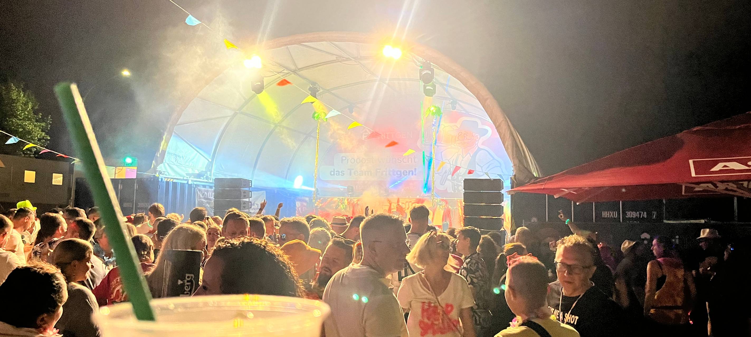 Über tausend Mallorca-Fans feiern "Malle Total 2024" in Hamm