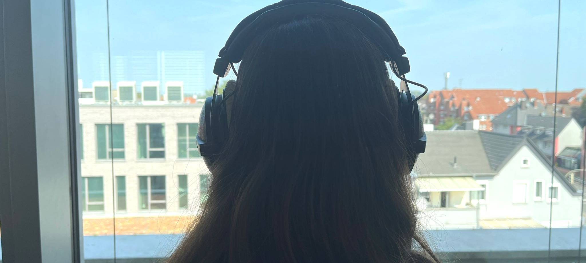 Symbolbild Musik hören Lieder Songs Kopfhörer