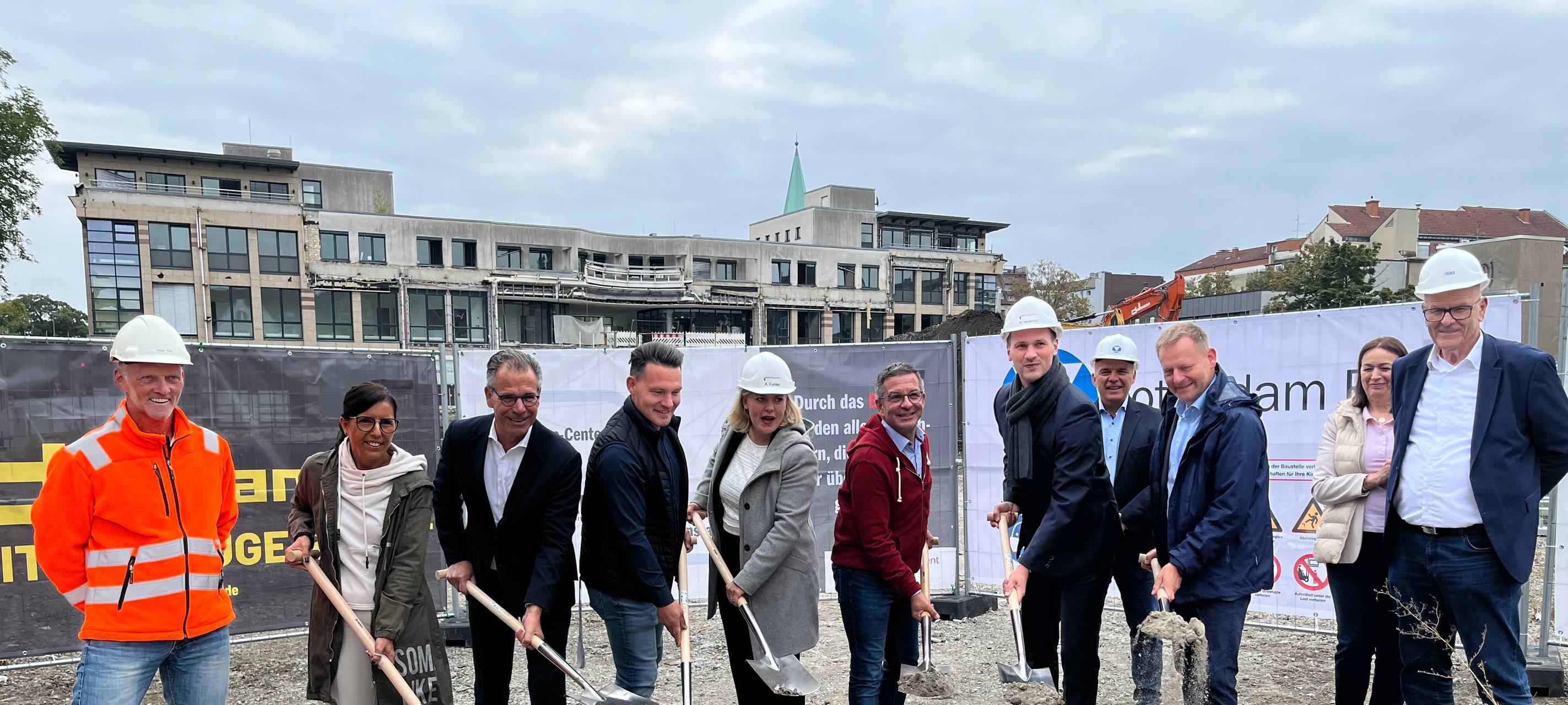 Der Spatenstich zum Btween-Umbau
