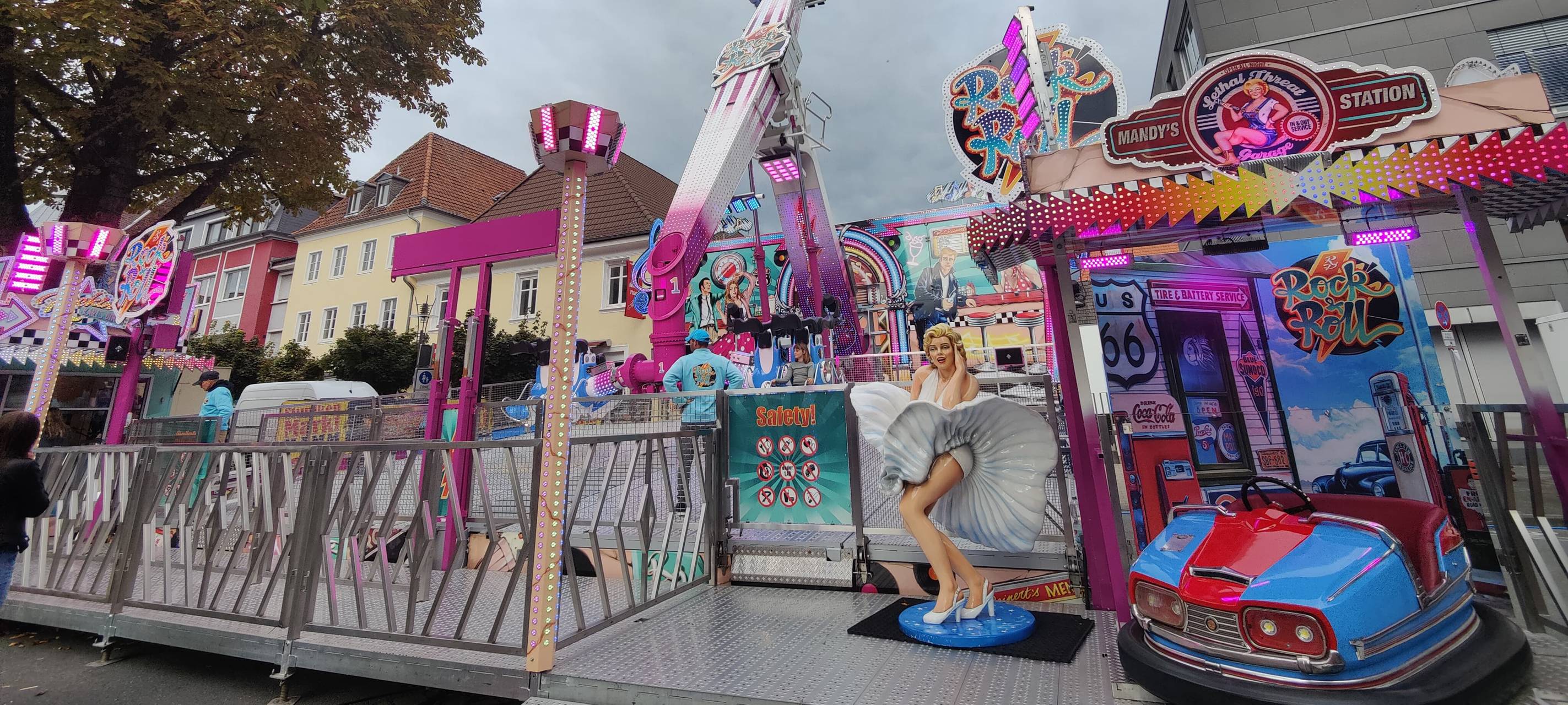 Lippewelle-Reporter macht Ansagen auf Stunikenmarkt in Hamm