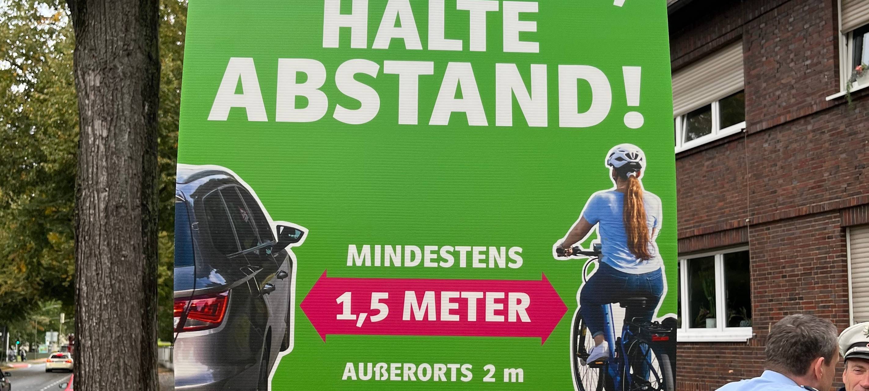 Präventionsplakat der Polizei Hamm: 1,5 Meter Mindestabstand