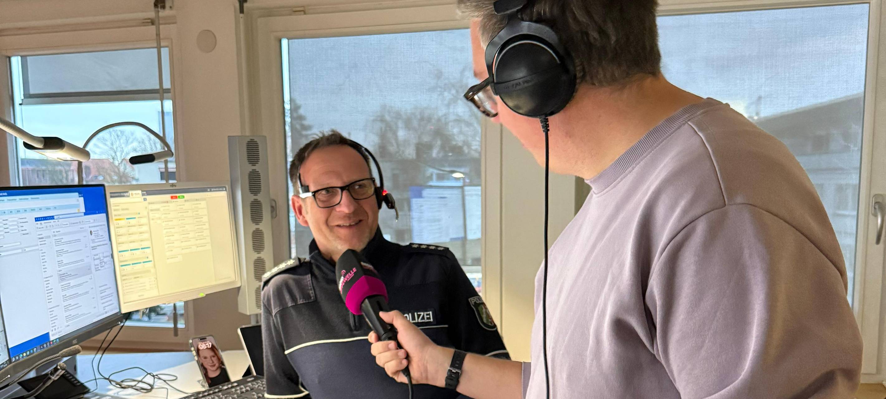 Morgens ist in der Leitstelle der Polizei Hamm immer besonders viel los. Hier kommen alle Einsätze der Polizei an und werden auf die Einsatzkräfte verteilt.