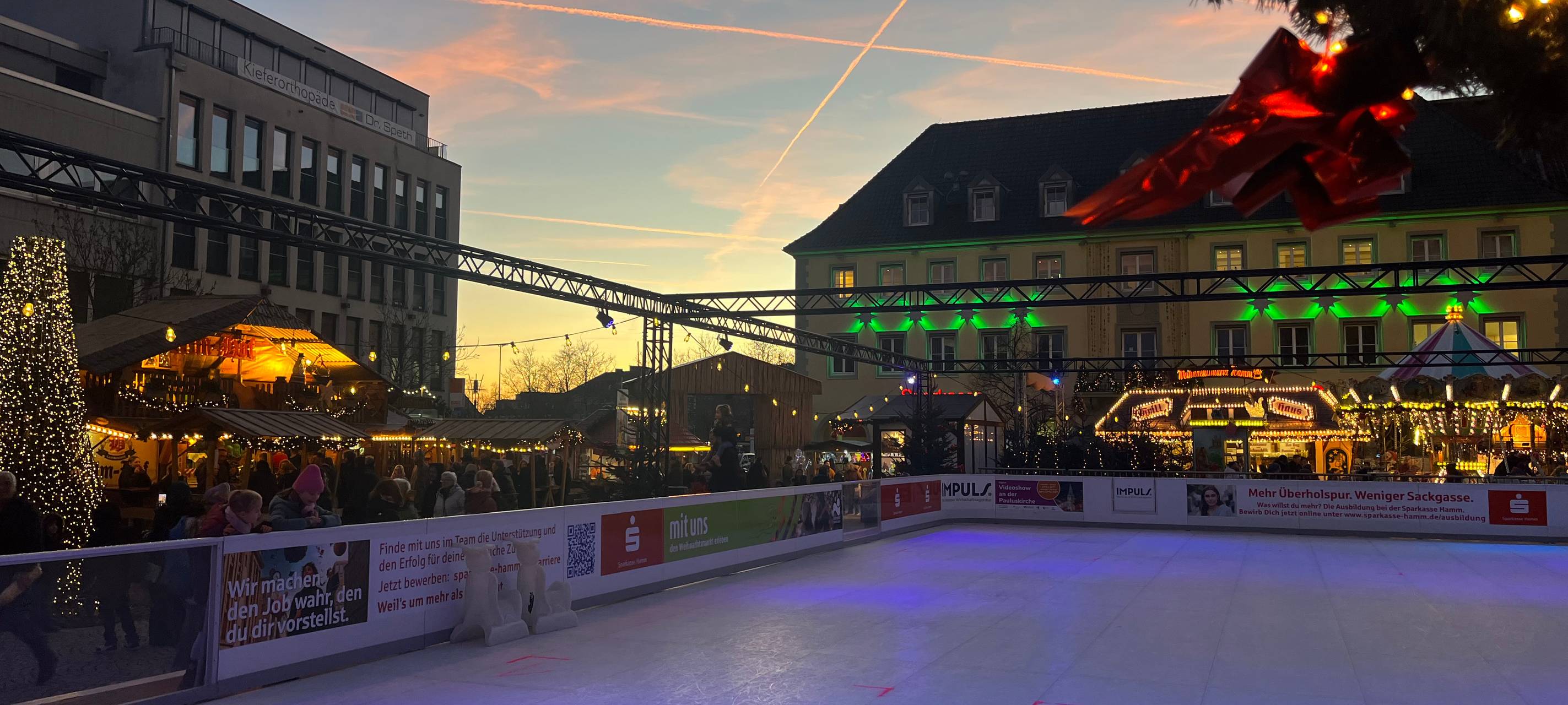 Die Eisbahn auf dem Hammer Weihnachtsmarkt.