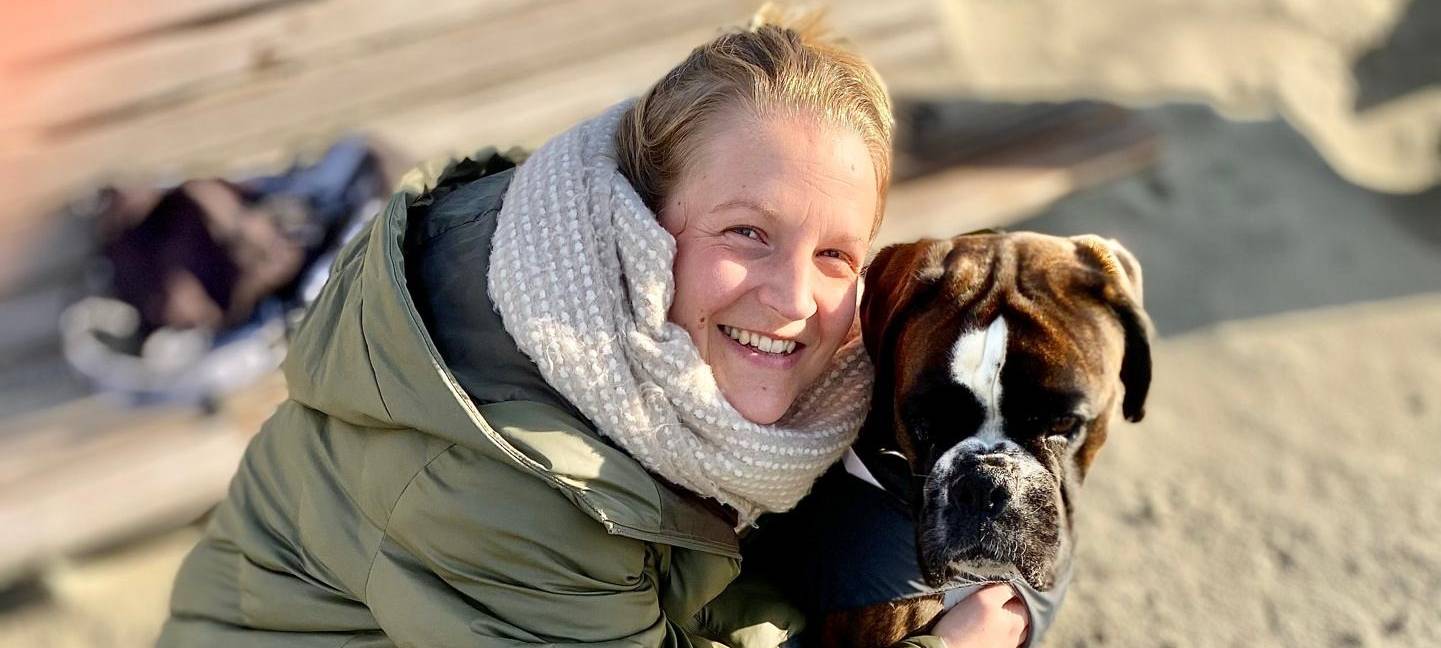 Lena Heße ist mit ihrem Hund Emma regelmäßig an der frischen Luft unterwegs.