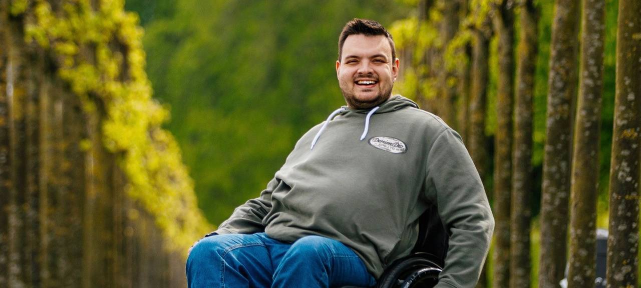 Lucas Slunjski kandidiert für die FDP bei der Bundestagswahl 2025.