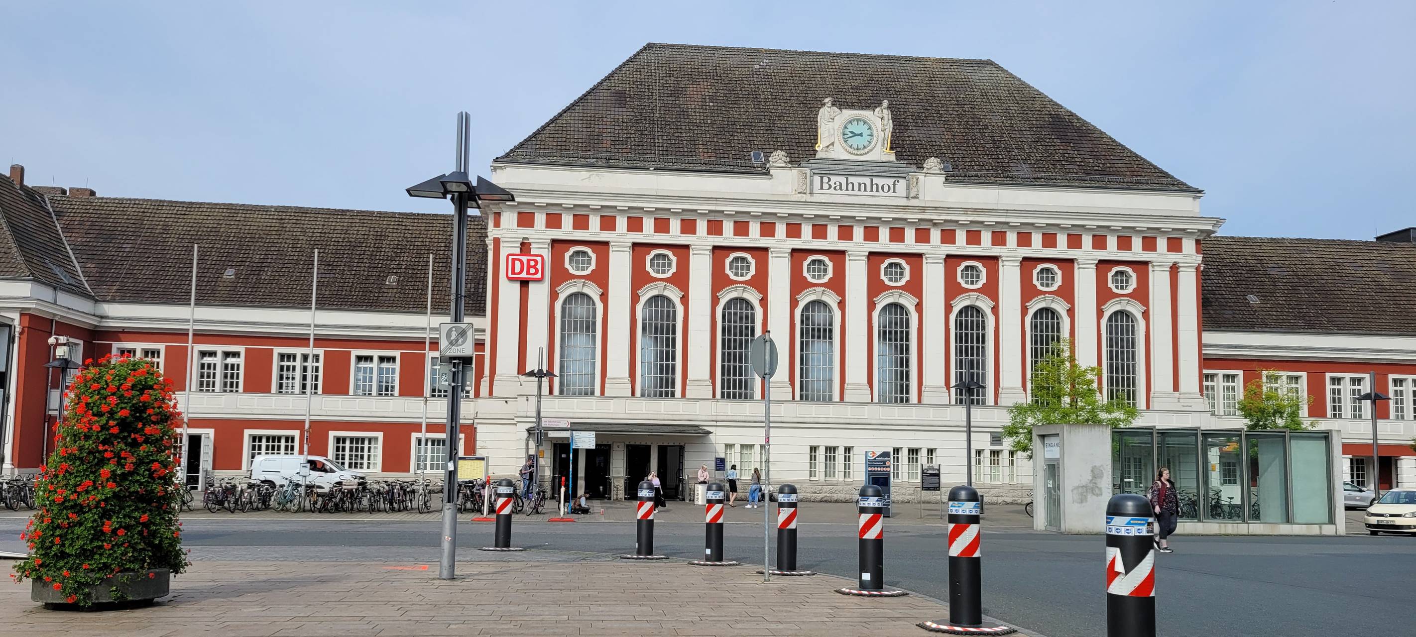 Zug macht Vollbremsung: Mädchen am Gleis in Hamm