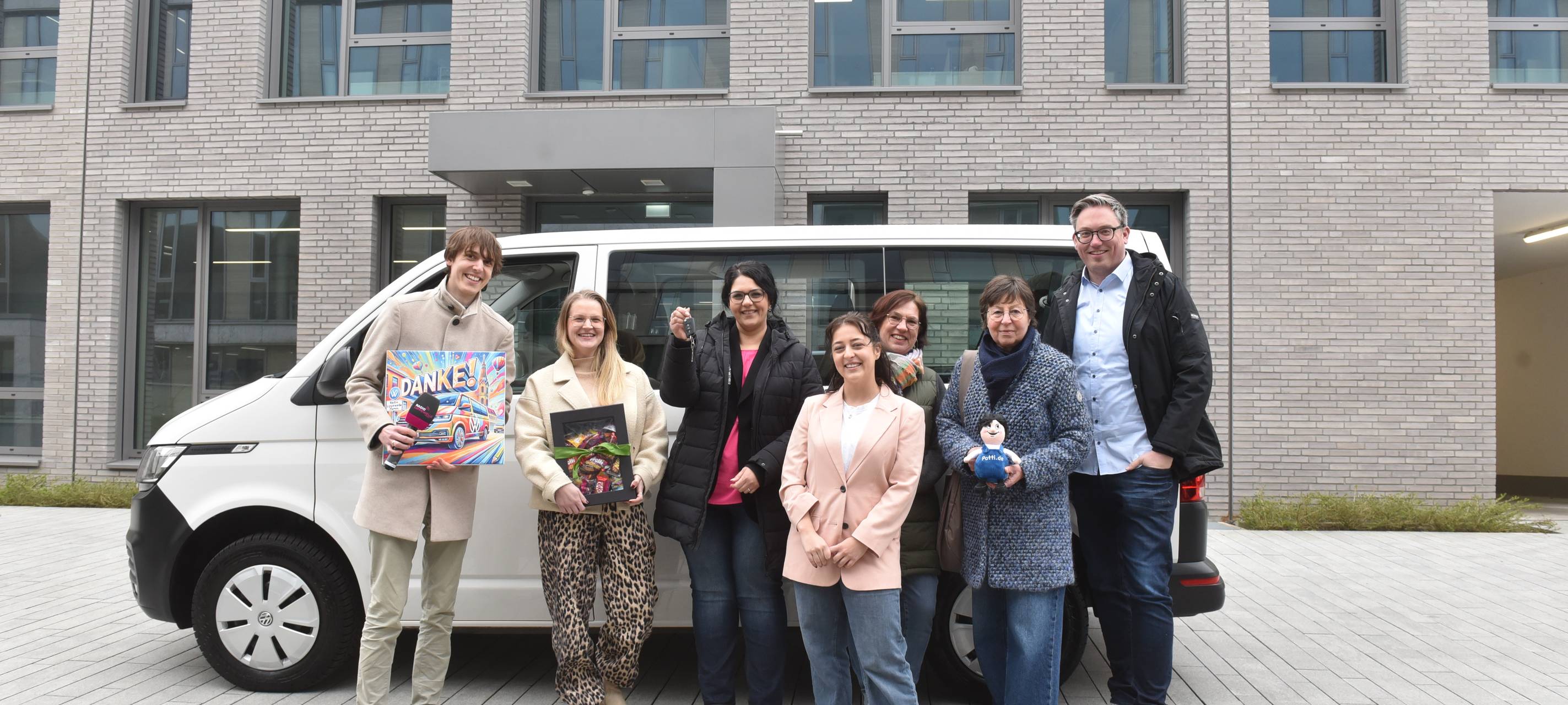 Der neue Bulli für das Frauenhaus Hamm ist da