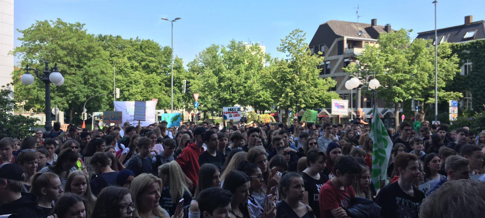 1000 Menschen bei Fridays for Future Großdemo