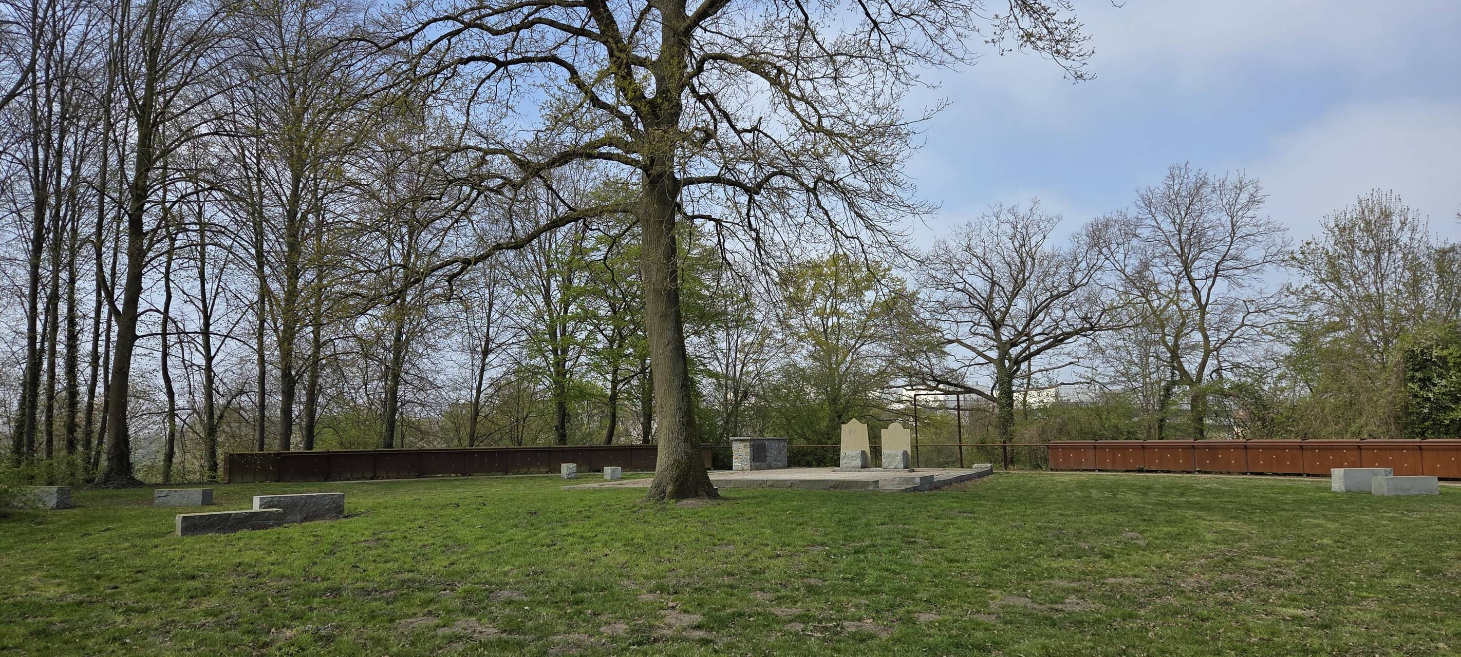 250 Abiturienten feiern am Burghügel in der Mark