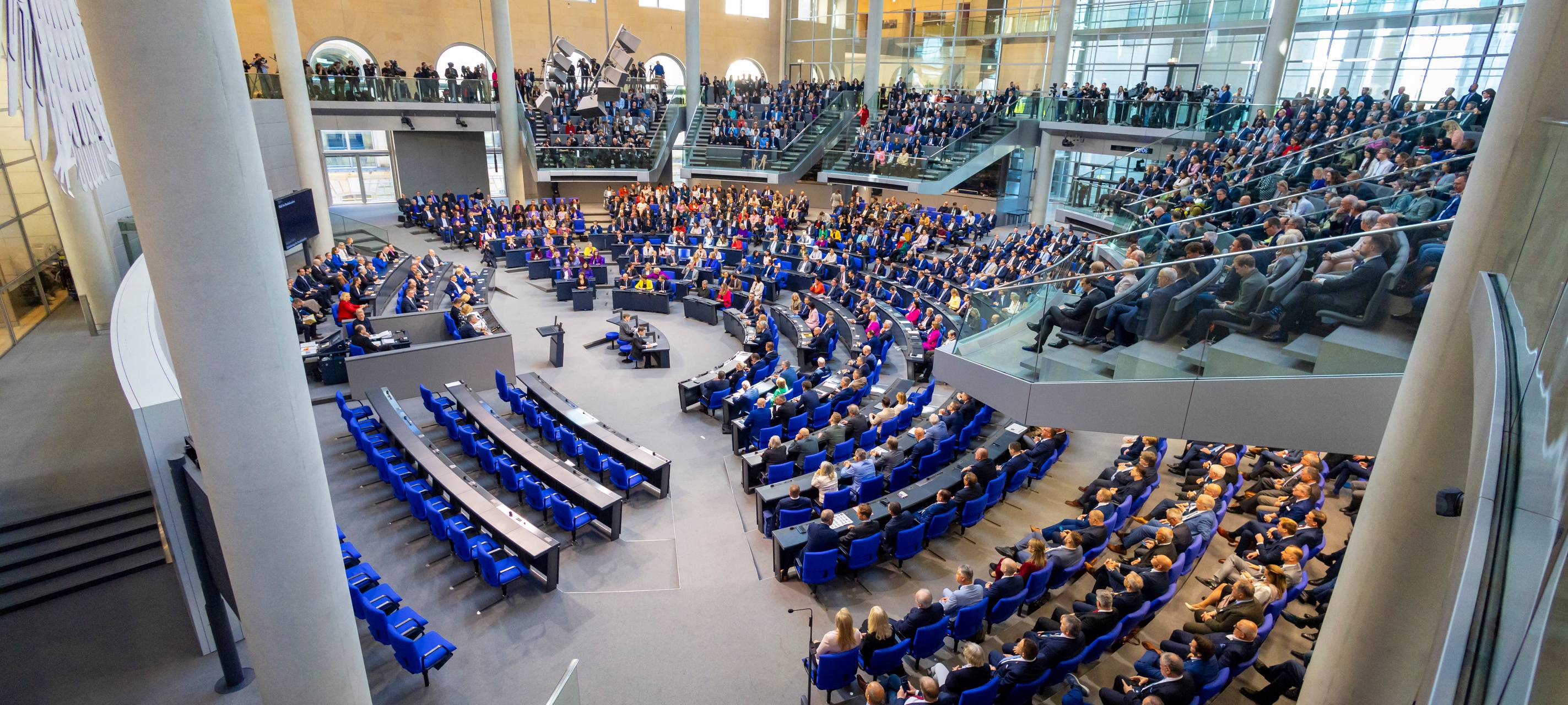 Die Abgeordneten des Bundestages bei der Kanzlerwahl im Plenarsaal.