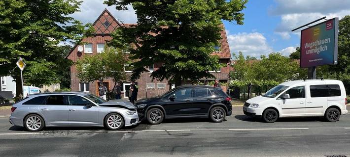 Audi fährt in Hamm-Heessen in den Gegenverkehr