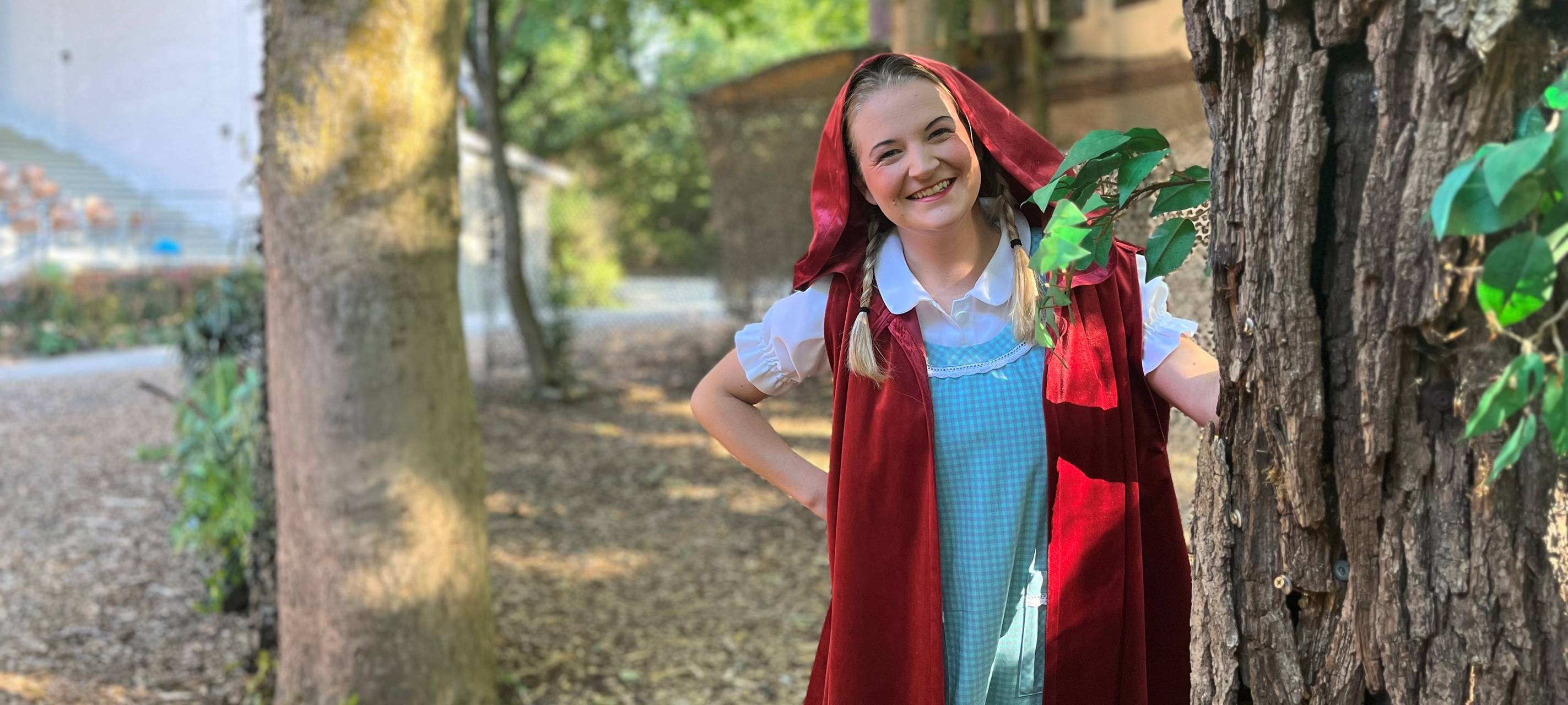 Lena als Rotkäppchen