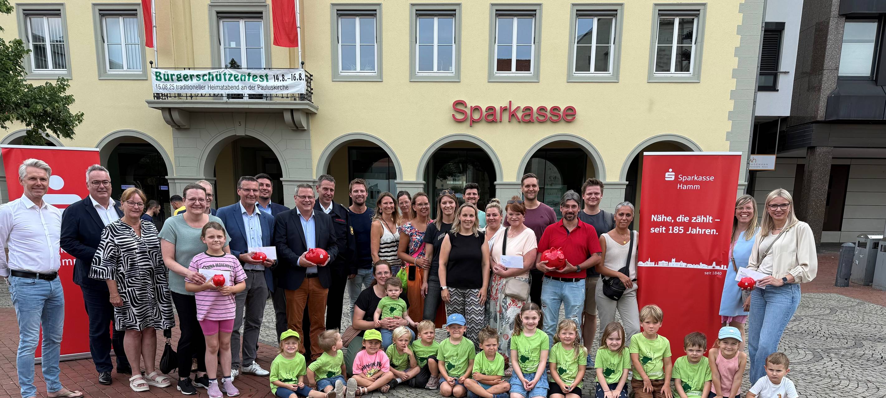 Grashüpfer in Hamm betreuen Hühner