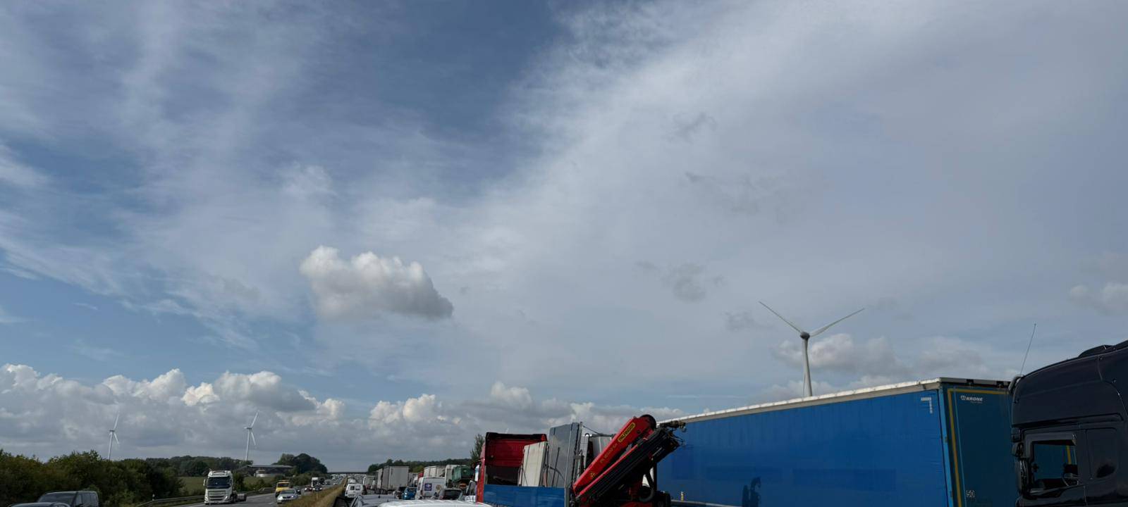 A2 bei Hamm-Uentrop: Schwerer Viehtransporter-Unfall