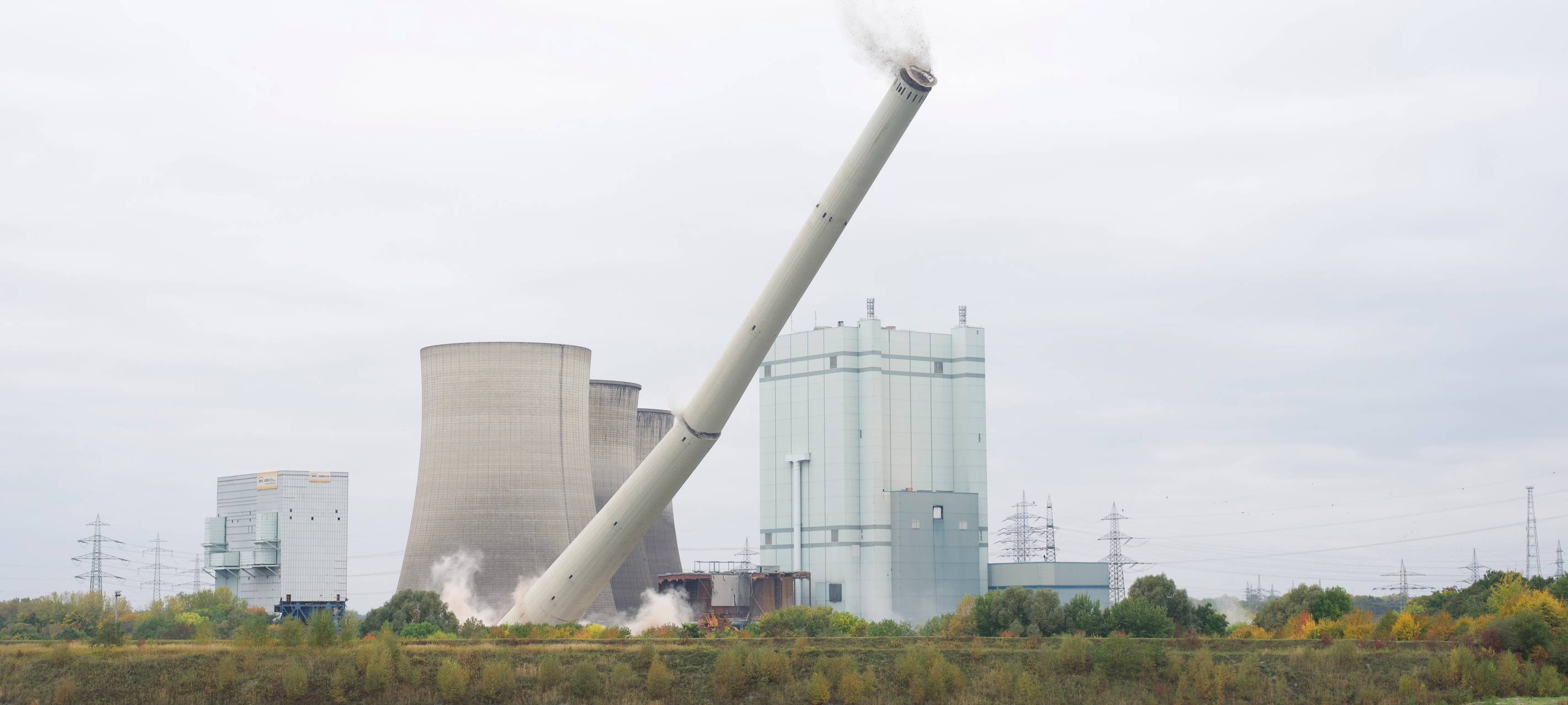 280-Meter-Schornstein bei Hamm erfolgreich gesprengt