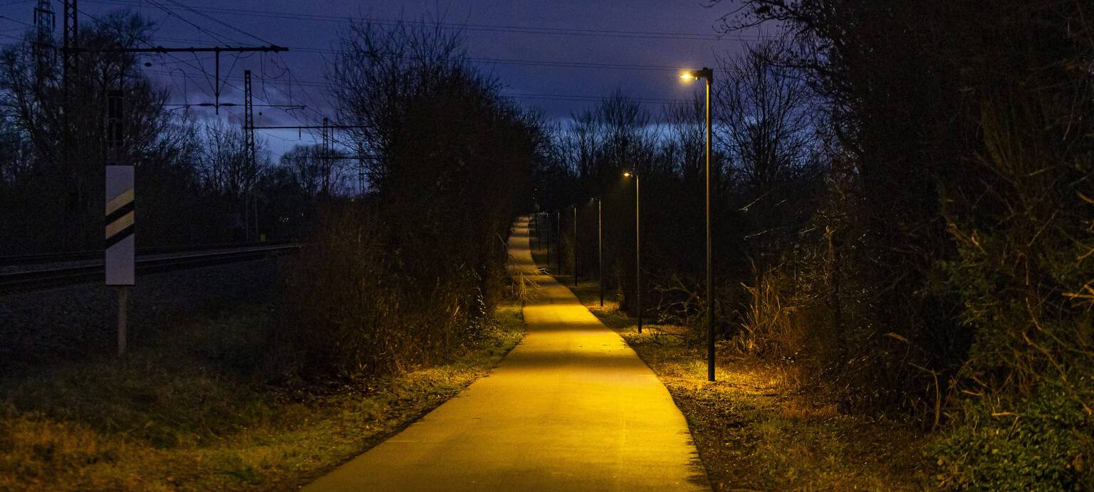 Eine Straßenlaterne im dunkeln